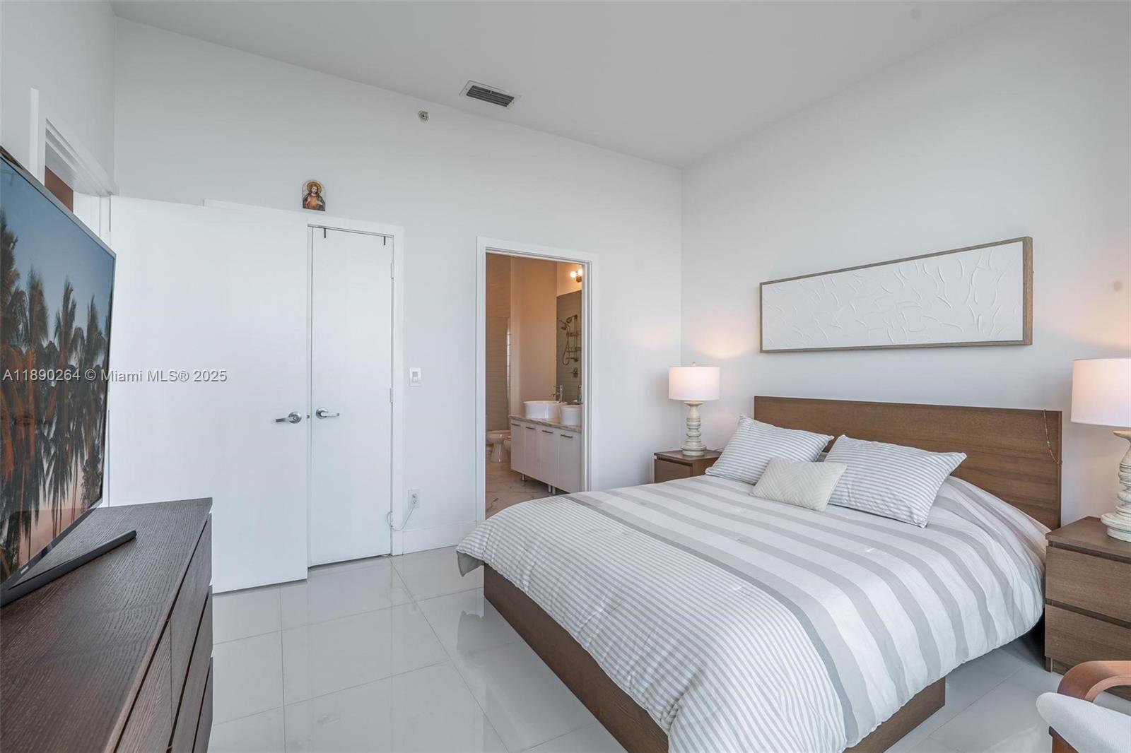 888 Biscayne Blvd #1210, Miami FL 33132