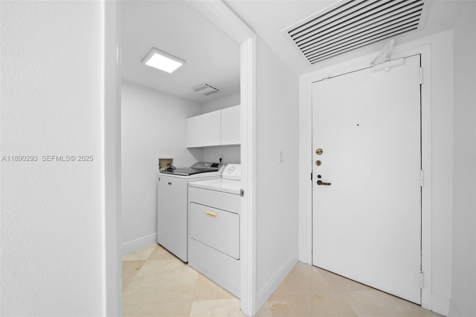 520 Brickell Key Dr #UPH-03, Miami FL 33131