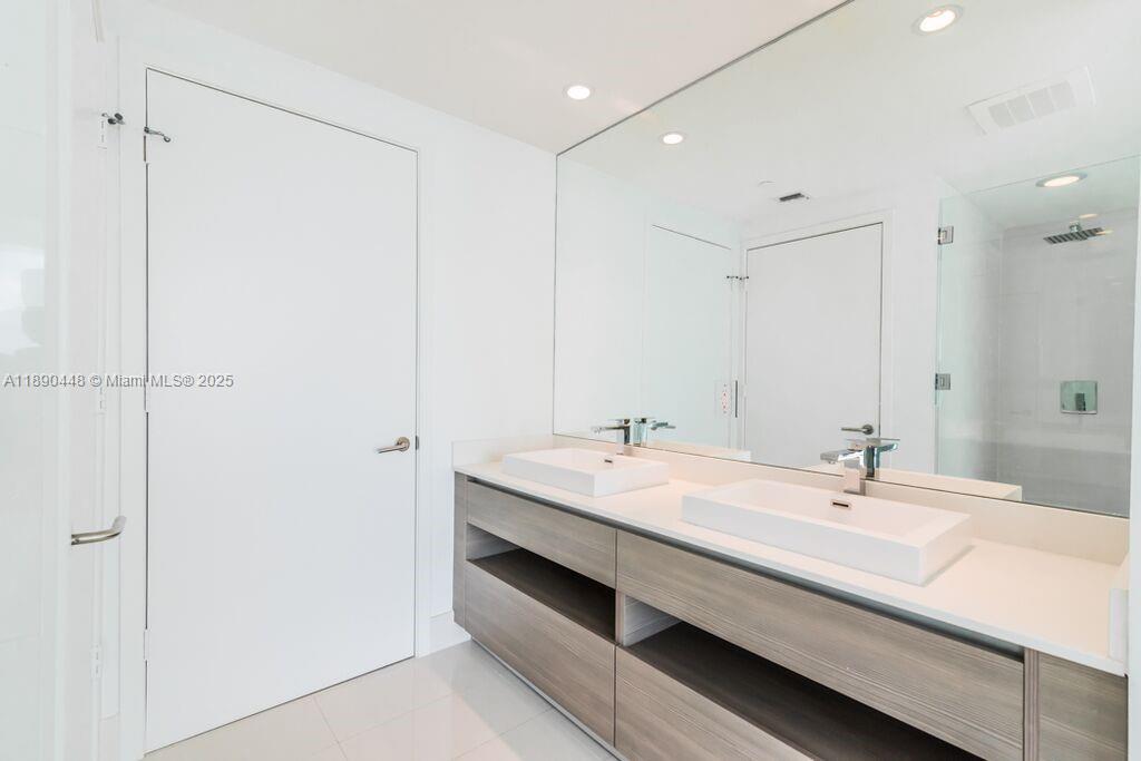 460 NE 28th St #2508, Miami FL 33137