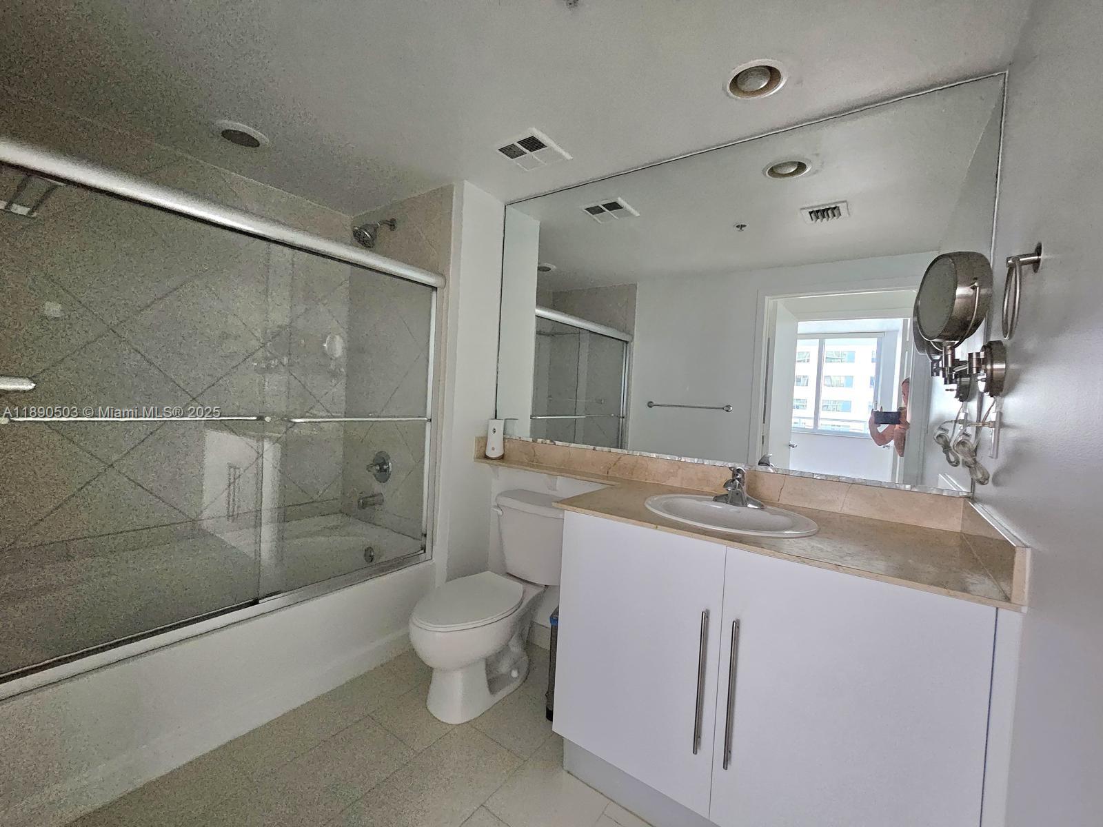 335 S Biscayne Blvd #2202, Miami FL 33131