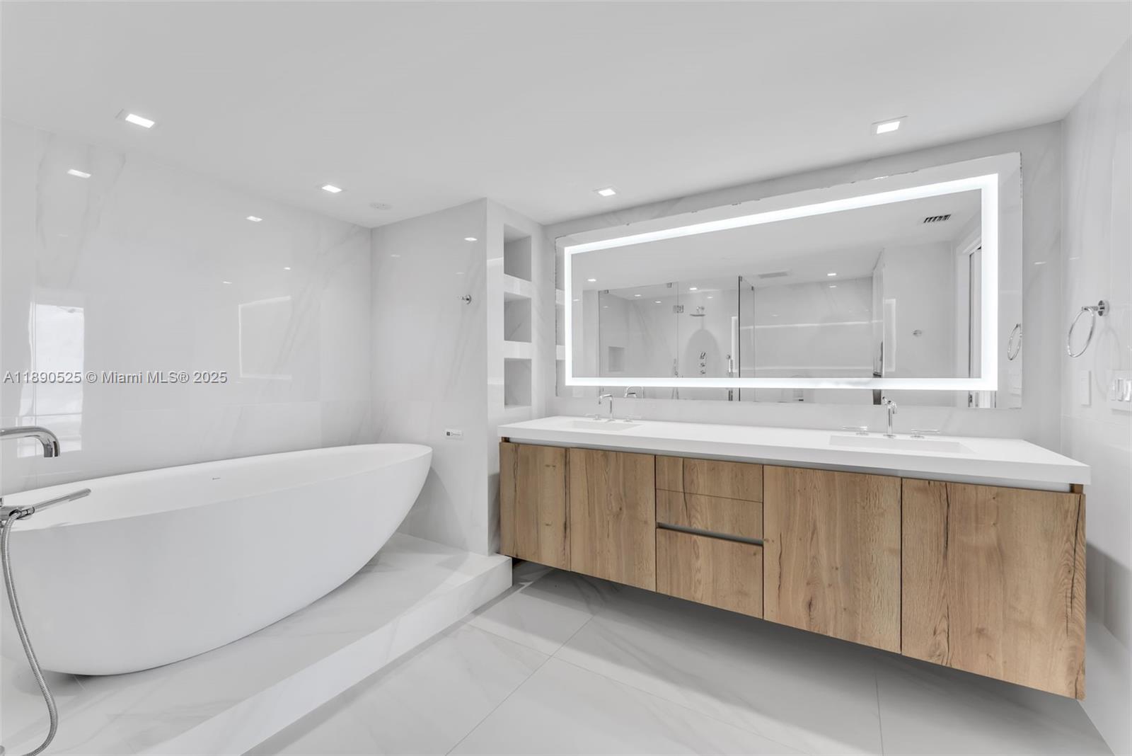 465 Brickell Ave #4201, Miami FL 33131