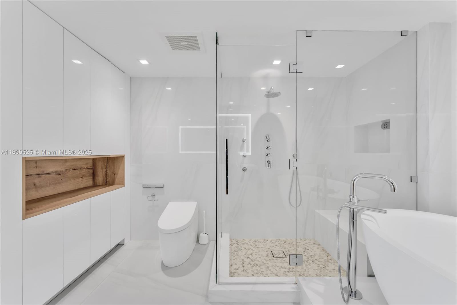 465 Brickell Ave #4201, Miami FL 33131