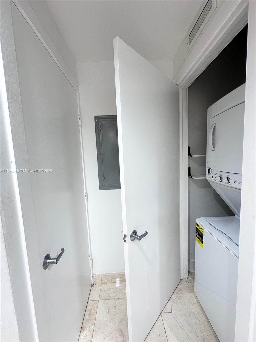 1050 Brickell Ave #2202, Miami FL 33131