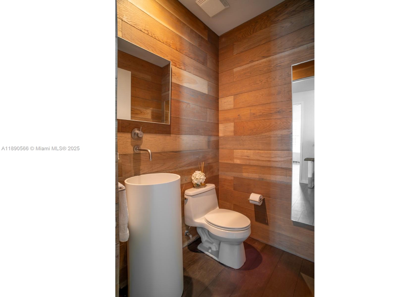 900 Brickell Key Blvd #2204, Miami FL 33131