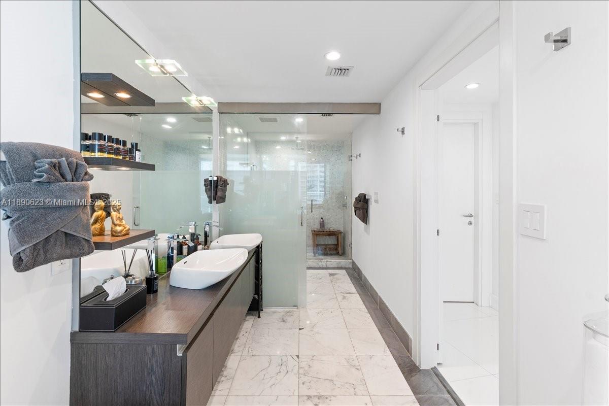 200 Biscayne Boulevard Way #3608, Miami FL 33131