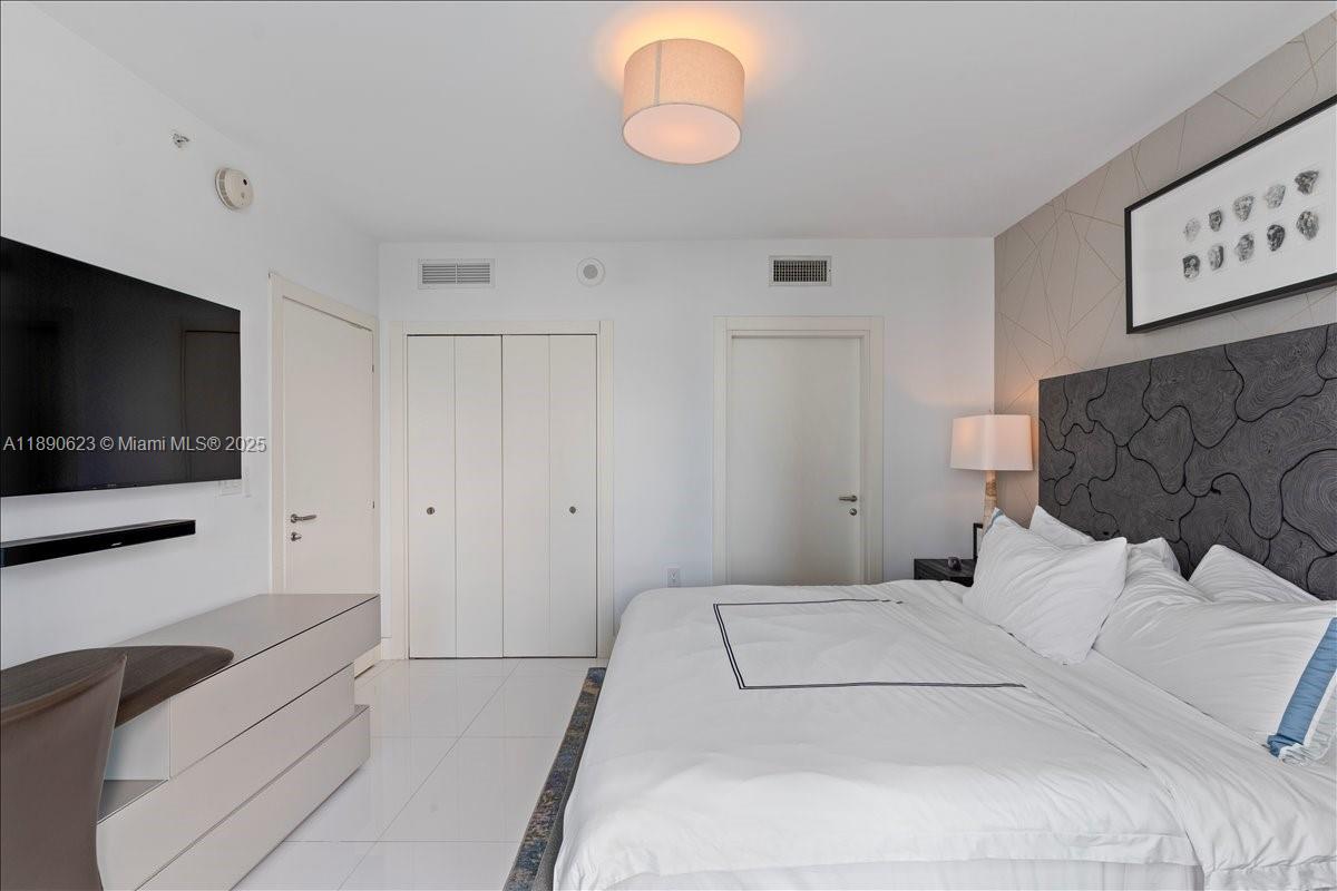 200 Biscayne Boulevard Way #3608, Miami FL 33131