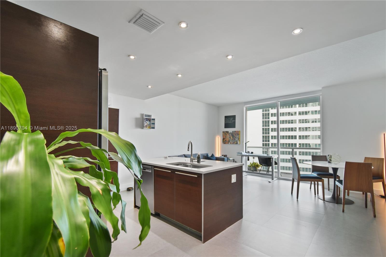 1900 N Bayshore Dr #2807, Miami FL 33132