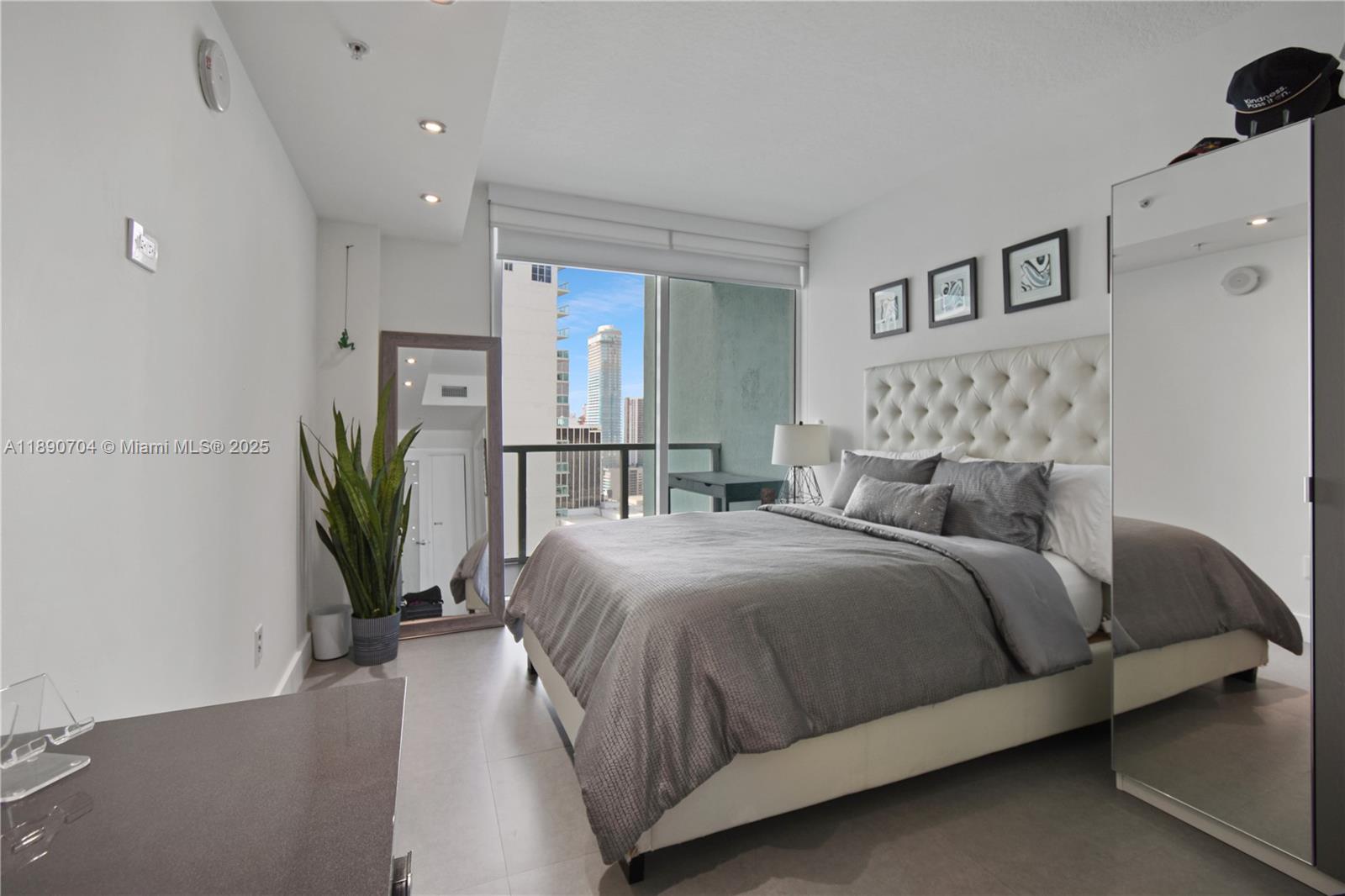 1900 N Bayshore Dr #2807, Miami FL 33132