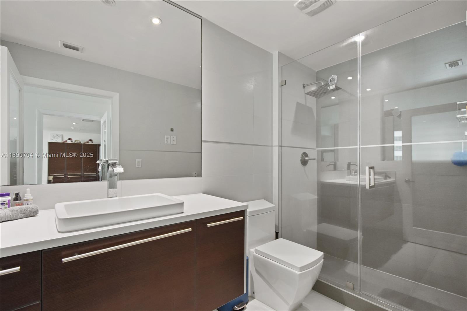 1900 N Bayshore Dr #2807, Miami FL 33132