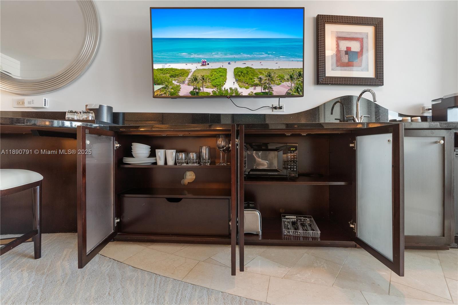 4391 Collins Ave #402, Miami Beach FL 33140