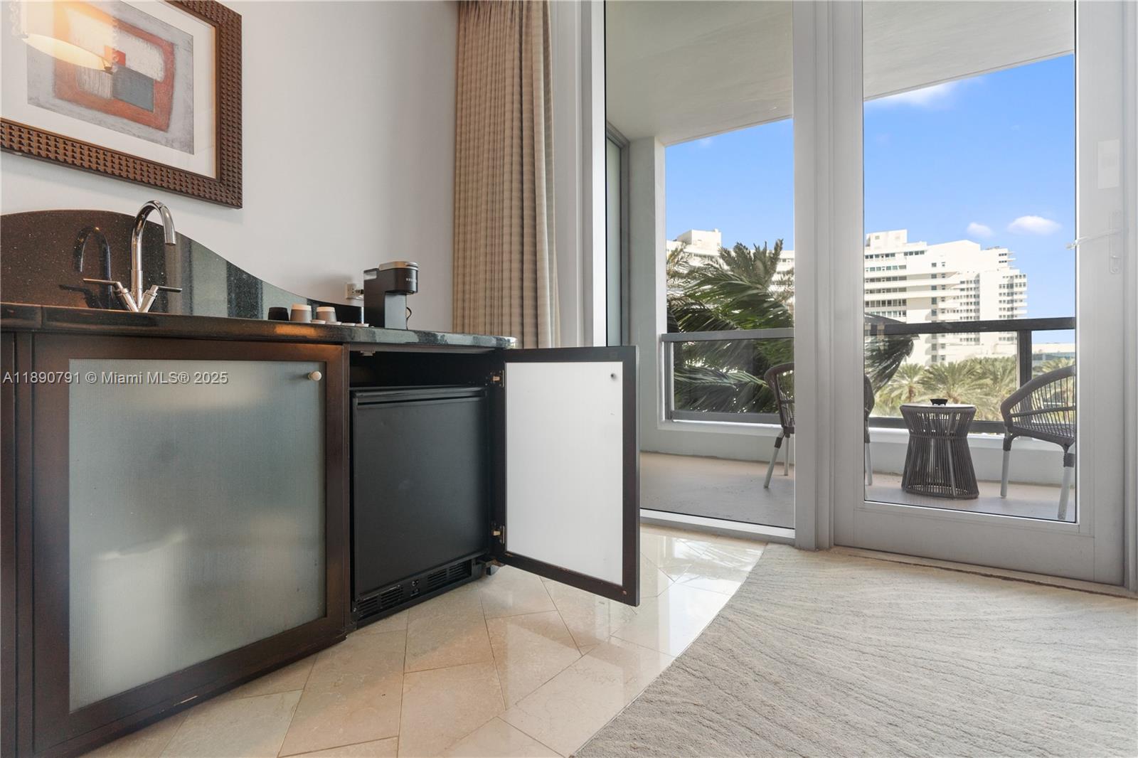 4391 Collins Ave #402, Miami Beach FL 33140