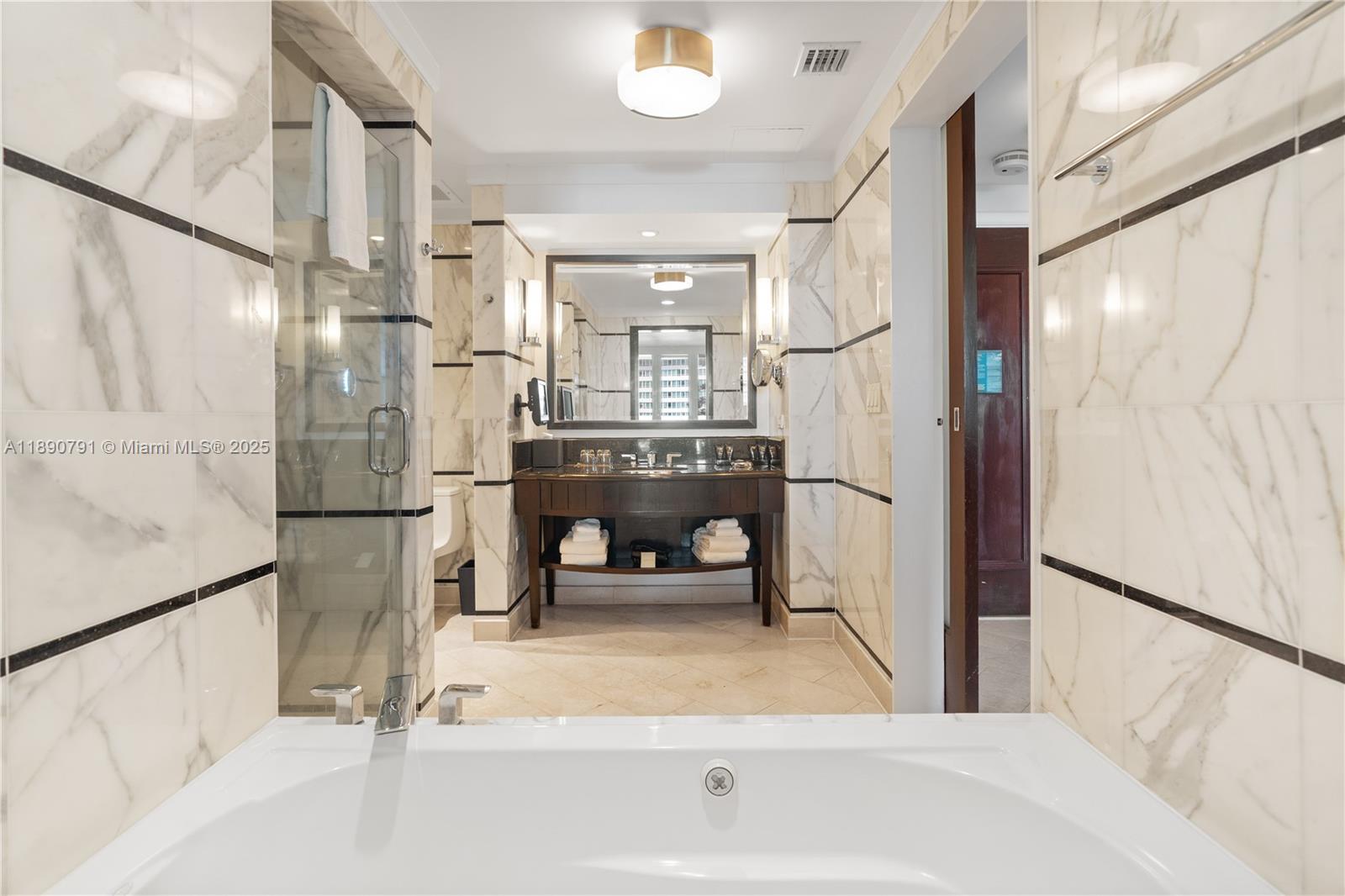 4391 Collins Ave #402, Miami Beach FL 33140