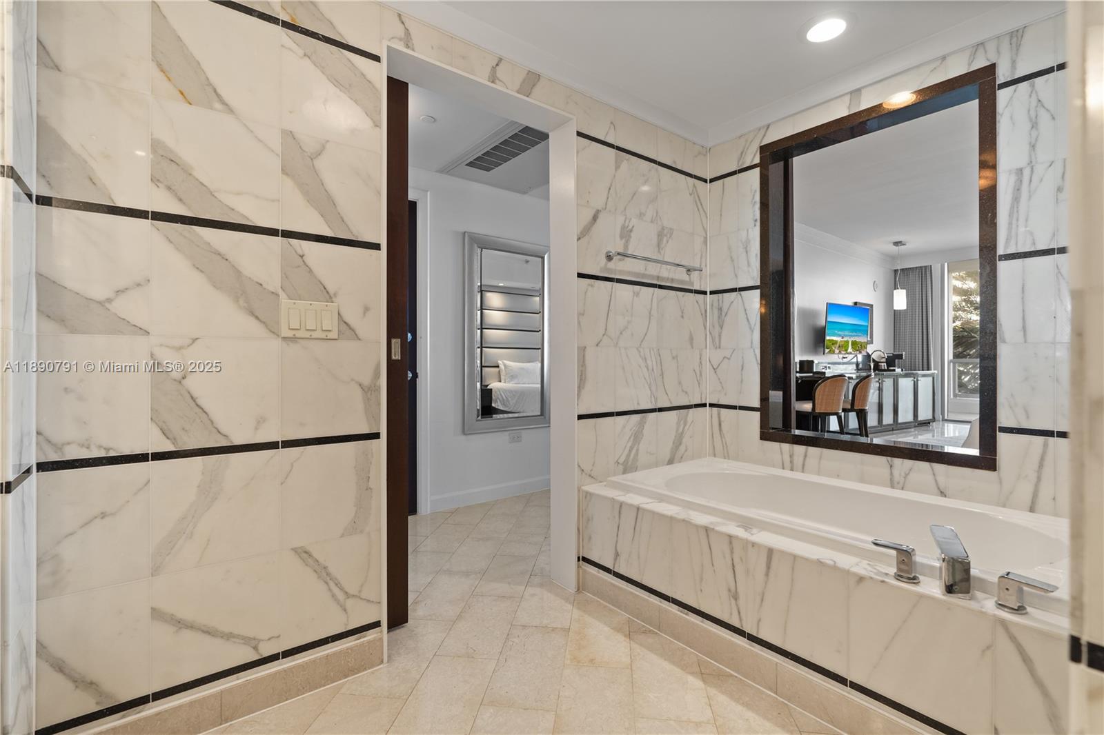 4391 Collins Ave #402, Miami Beach FL 33140
