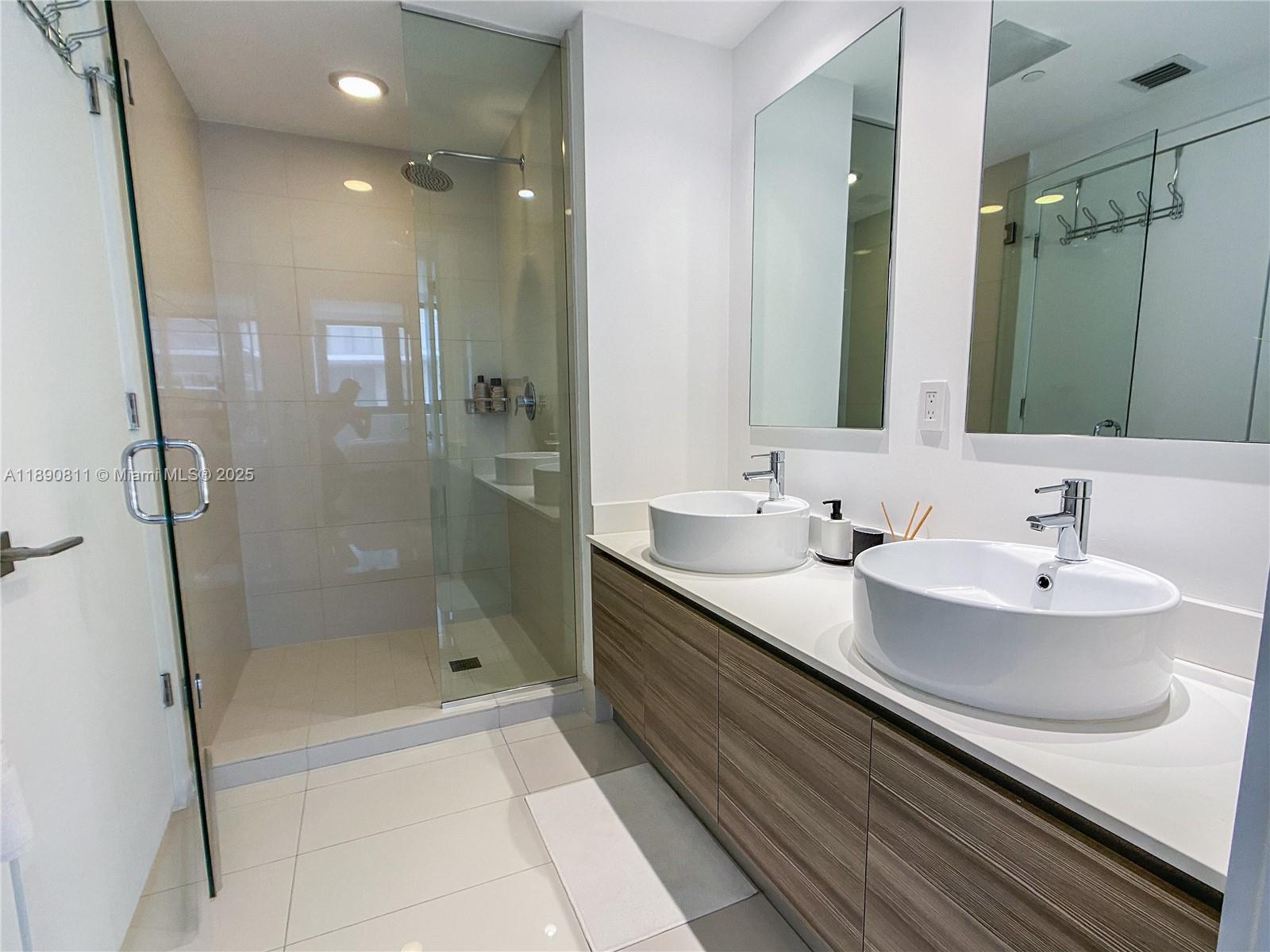 121 NE 34th St #908, Miami FL 33137