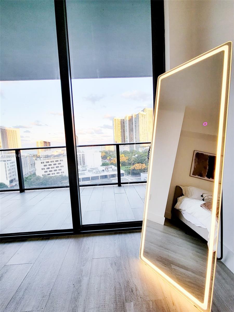 121 NE 34th St #908, Miami FL 33137