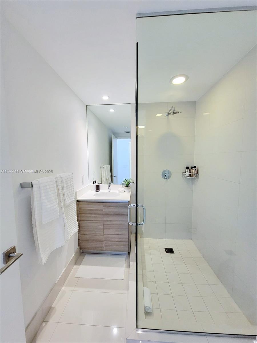 121 NE 34th St #908, Miami FL 33137