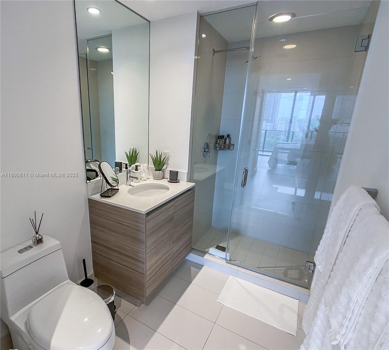 121 NE 34th St #908, Miami FL 33137
