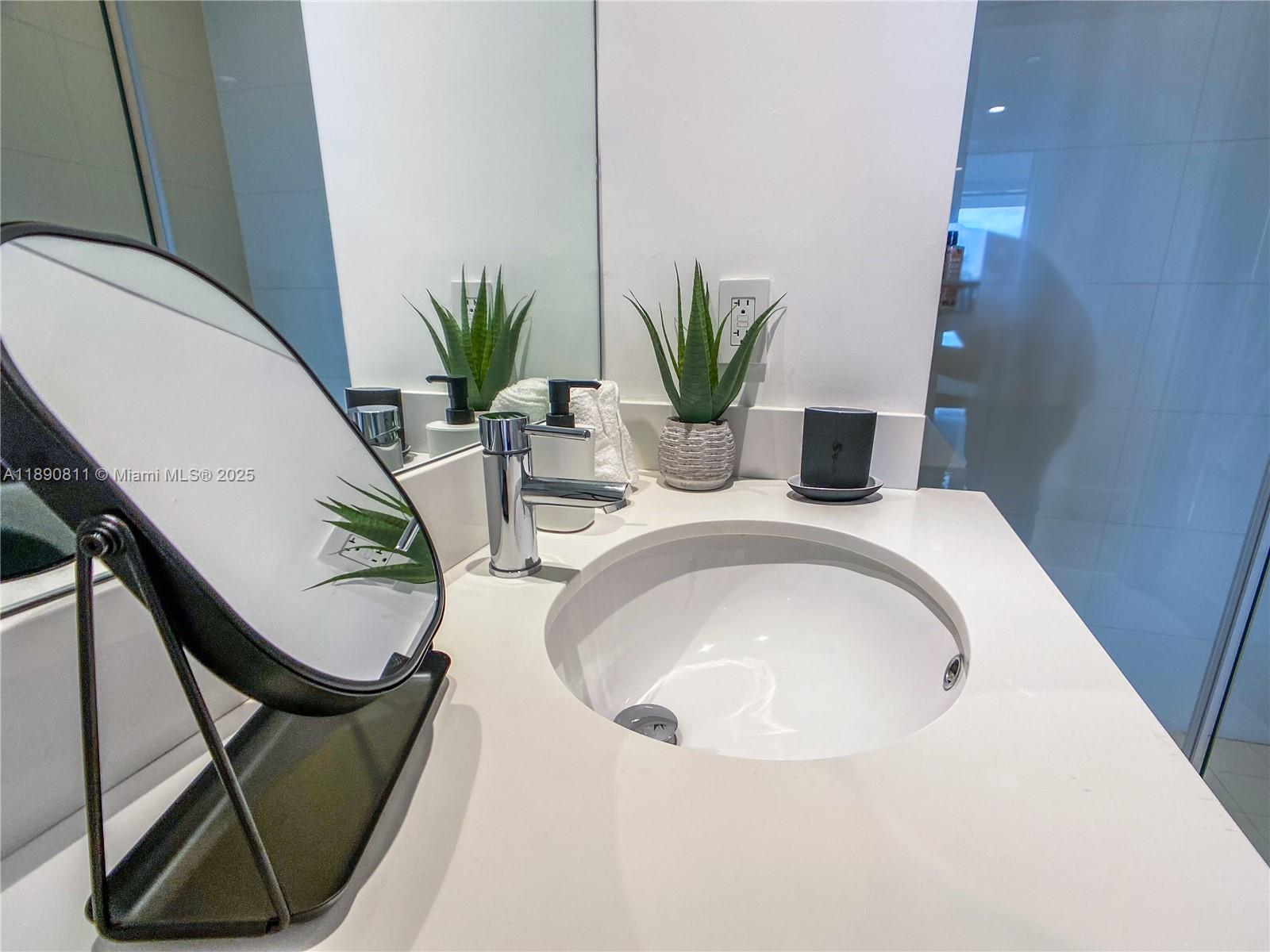 121 NE 34th St #908, Miami FL 33137