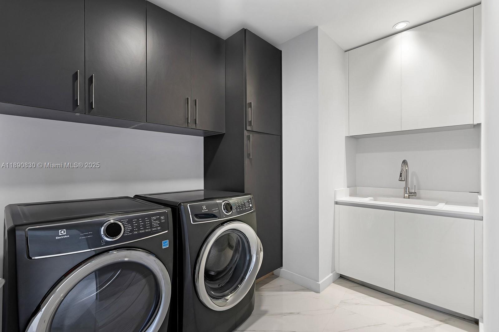 851 NE 1st Ave #4401/4402, Miami FL 33132