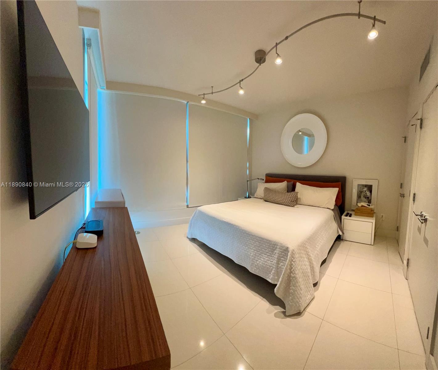 6899 Collins Ave #1709, Miami Beach FL 33141