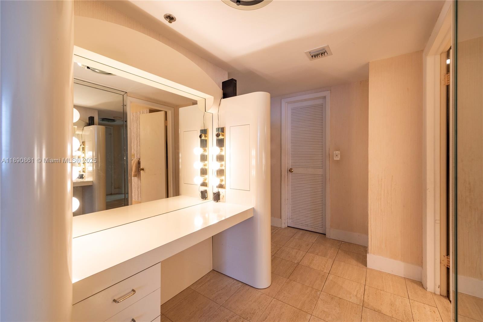 Bal Harbour FL 33154 - A11890861