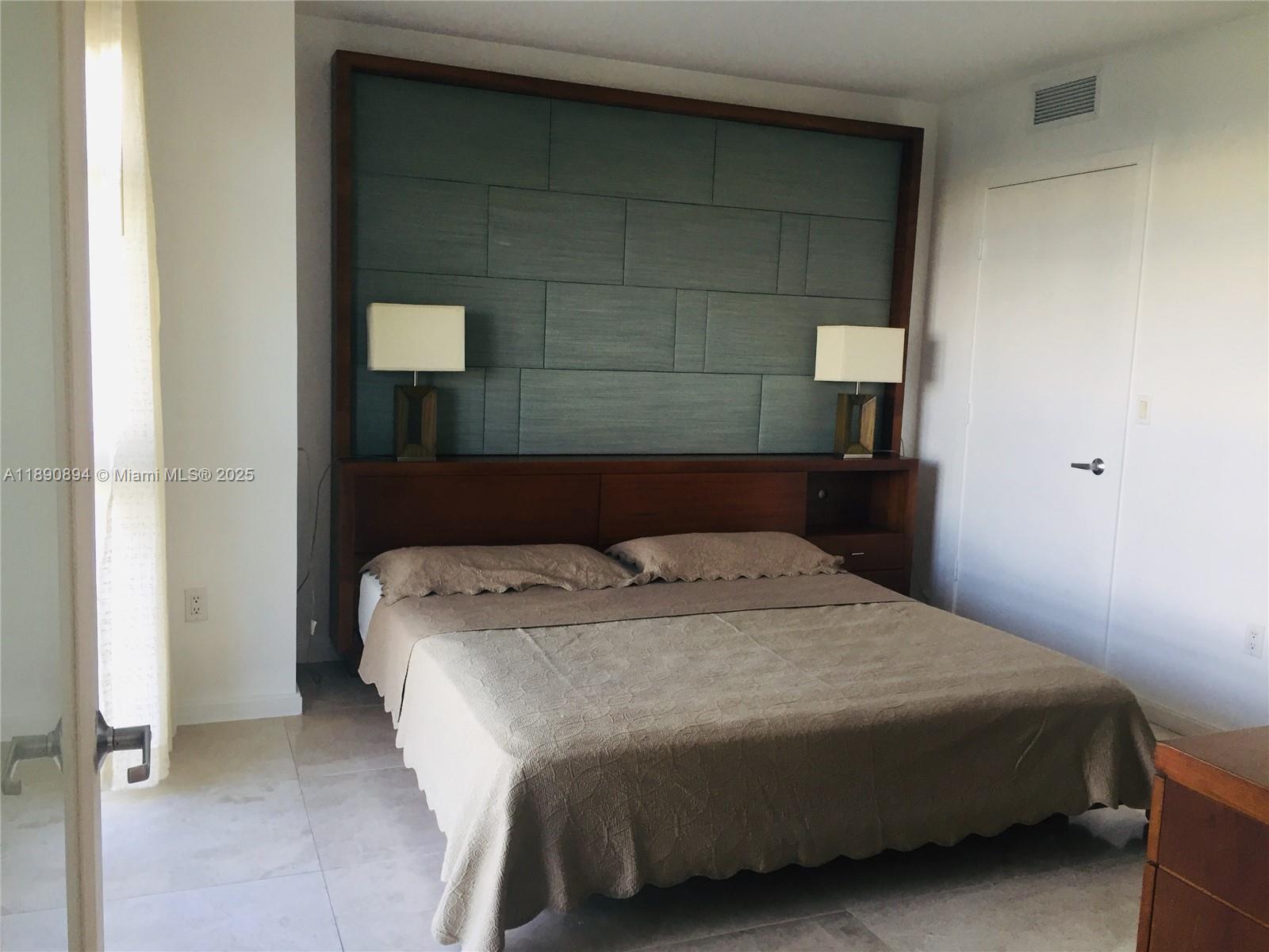 50 Biscayne Blvd #910, Miami FL 33132