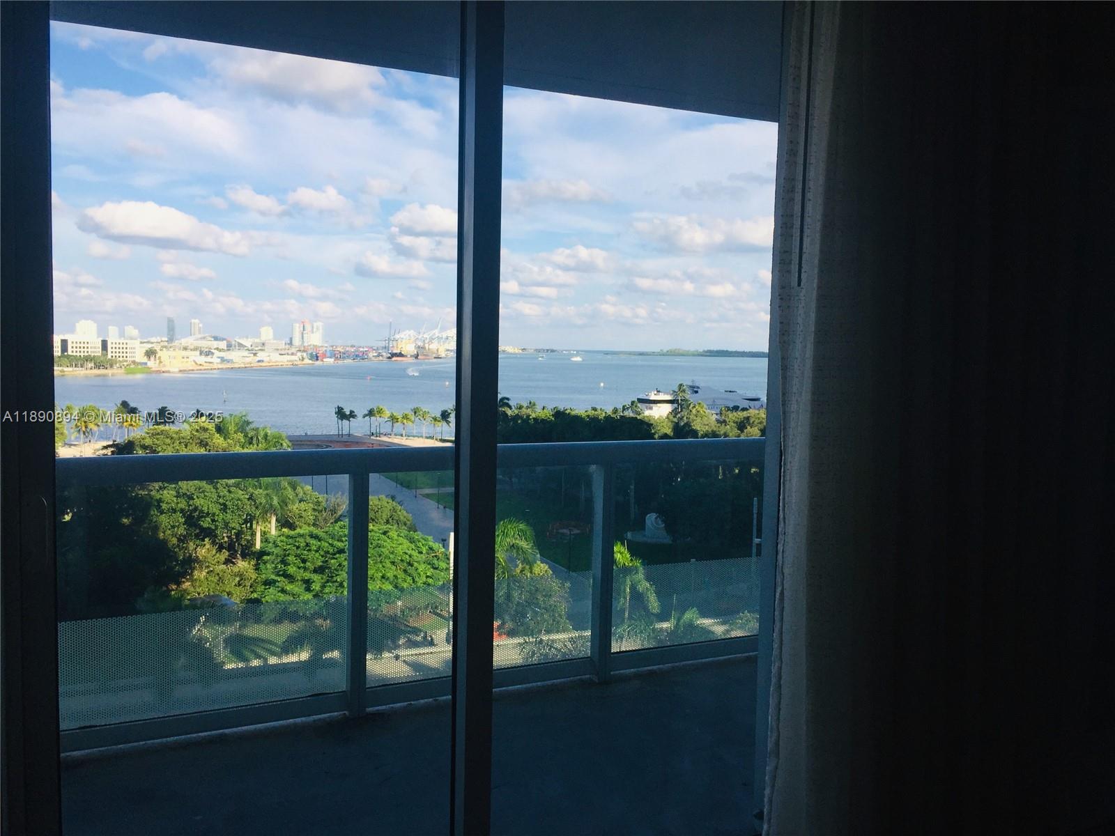 50 Biscayne Blvd #910, Miami FL 33132