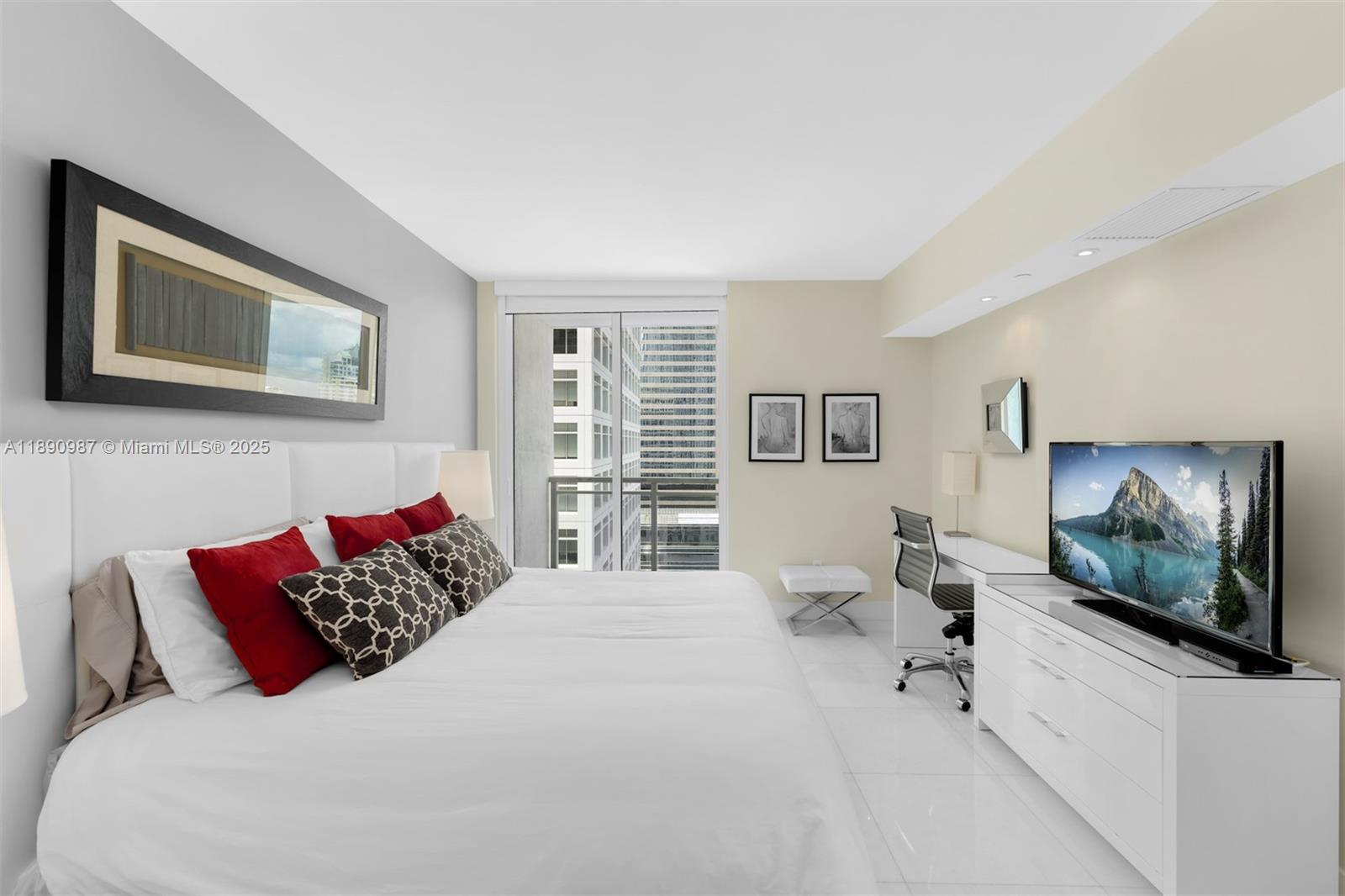 950 Brickell Bay Dr #2606, Miami FL 33131