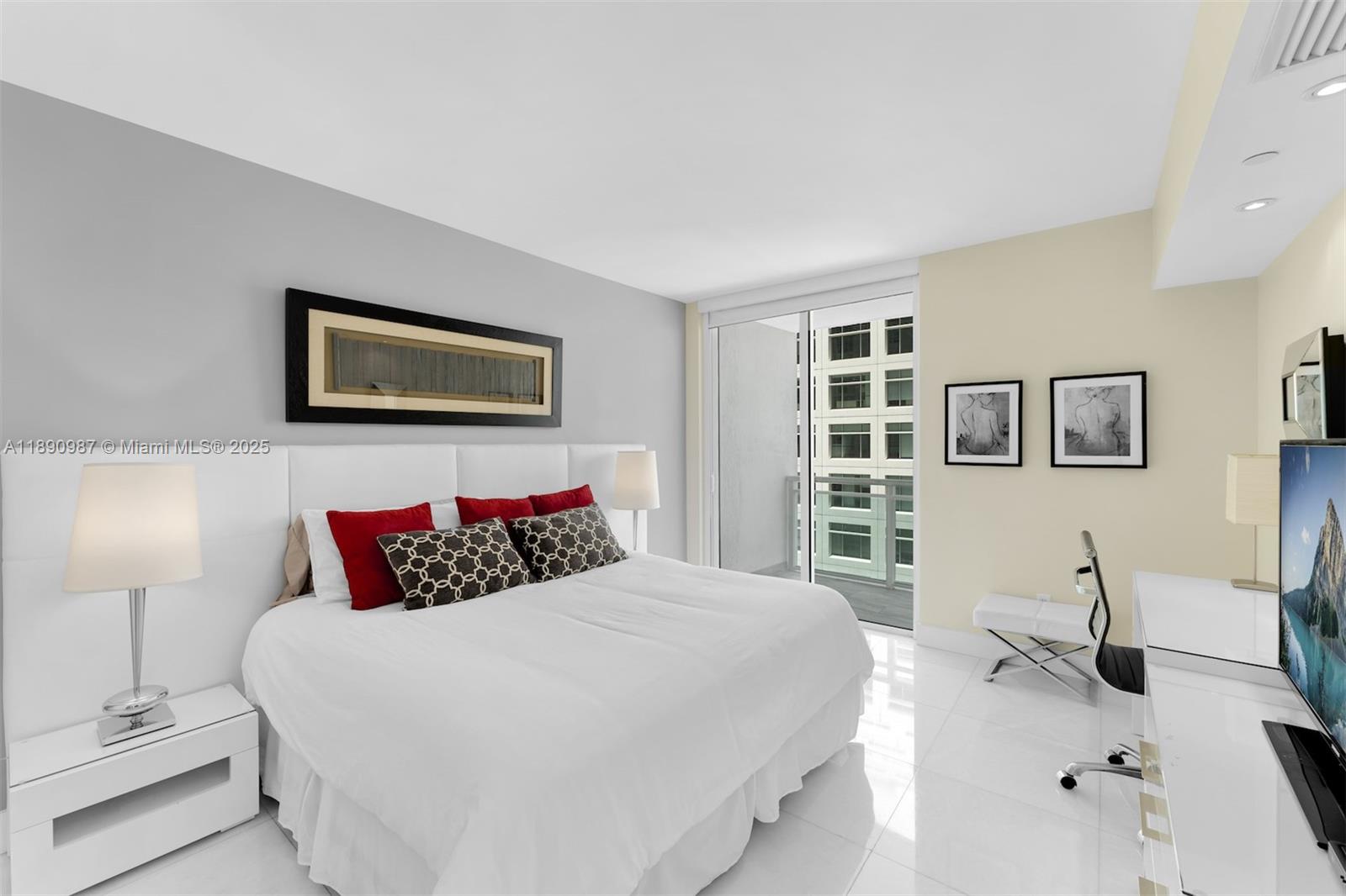 950 Brickell Bay Dr #2606, Miami FL 33131