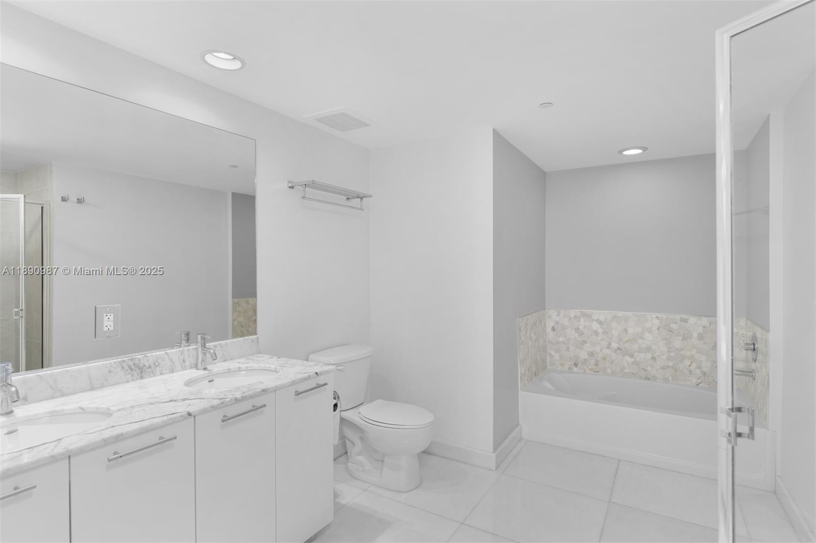 950 Brickell Bay Dr #2606, Miami FL 33131