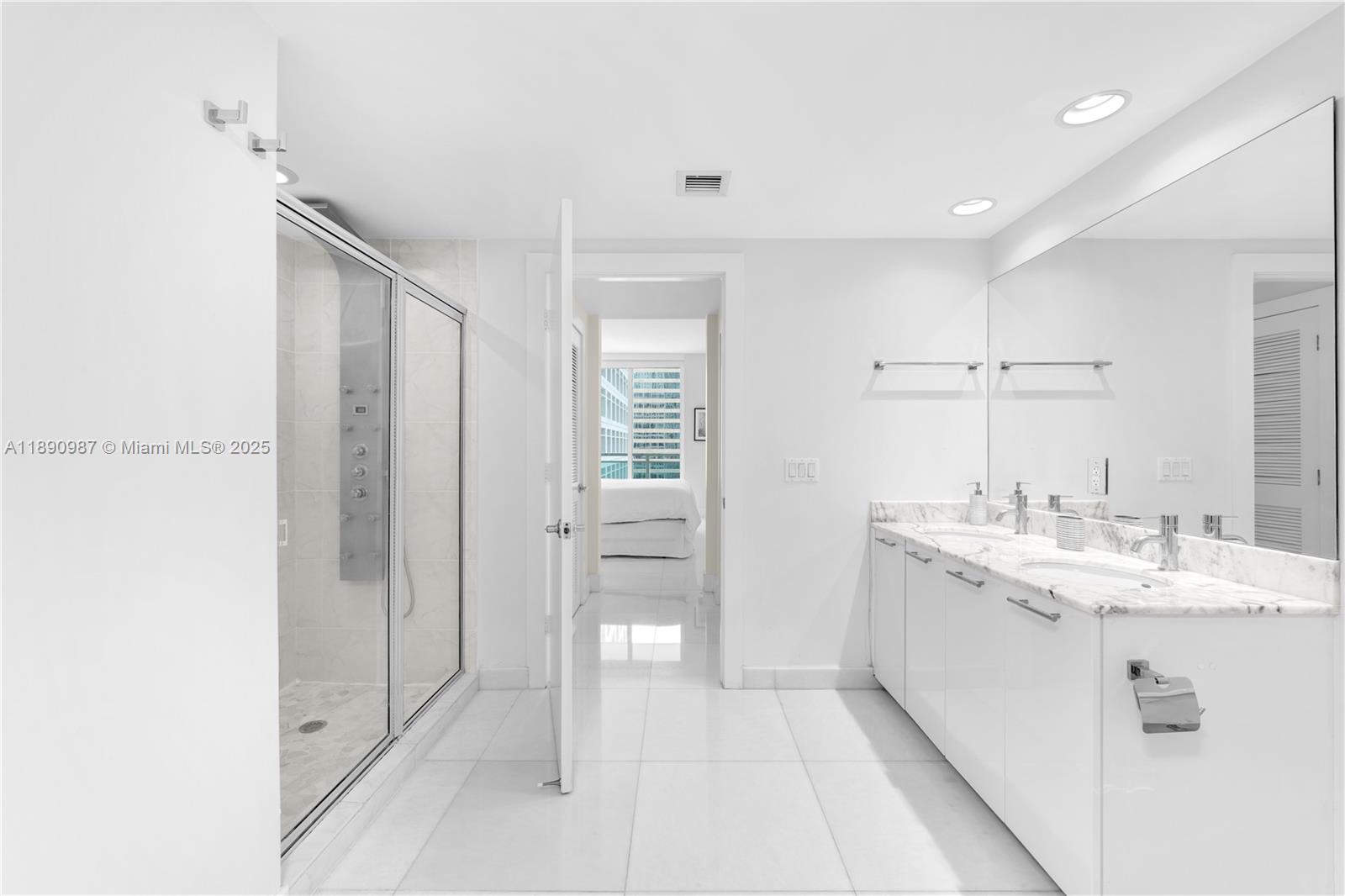 950 Brickell Bay Dr #2606, Miami FL 33131