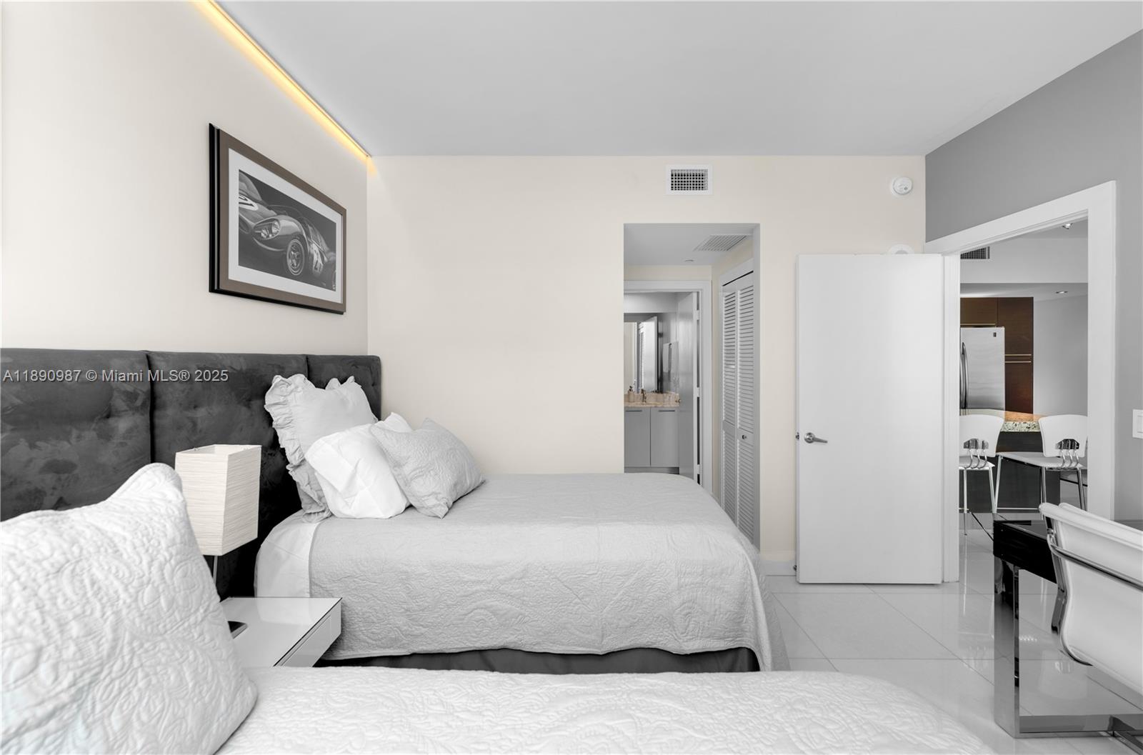 950 Brickell Bay Dr #2606, Miami FL 33131