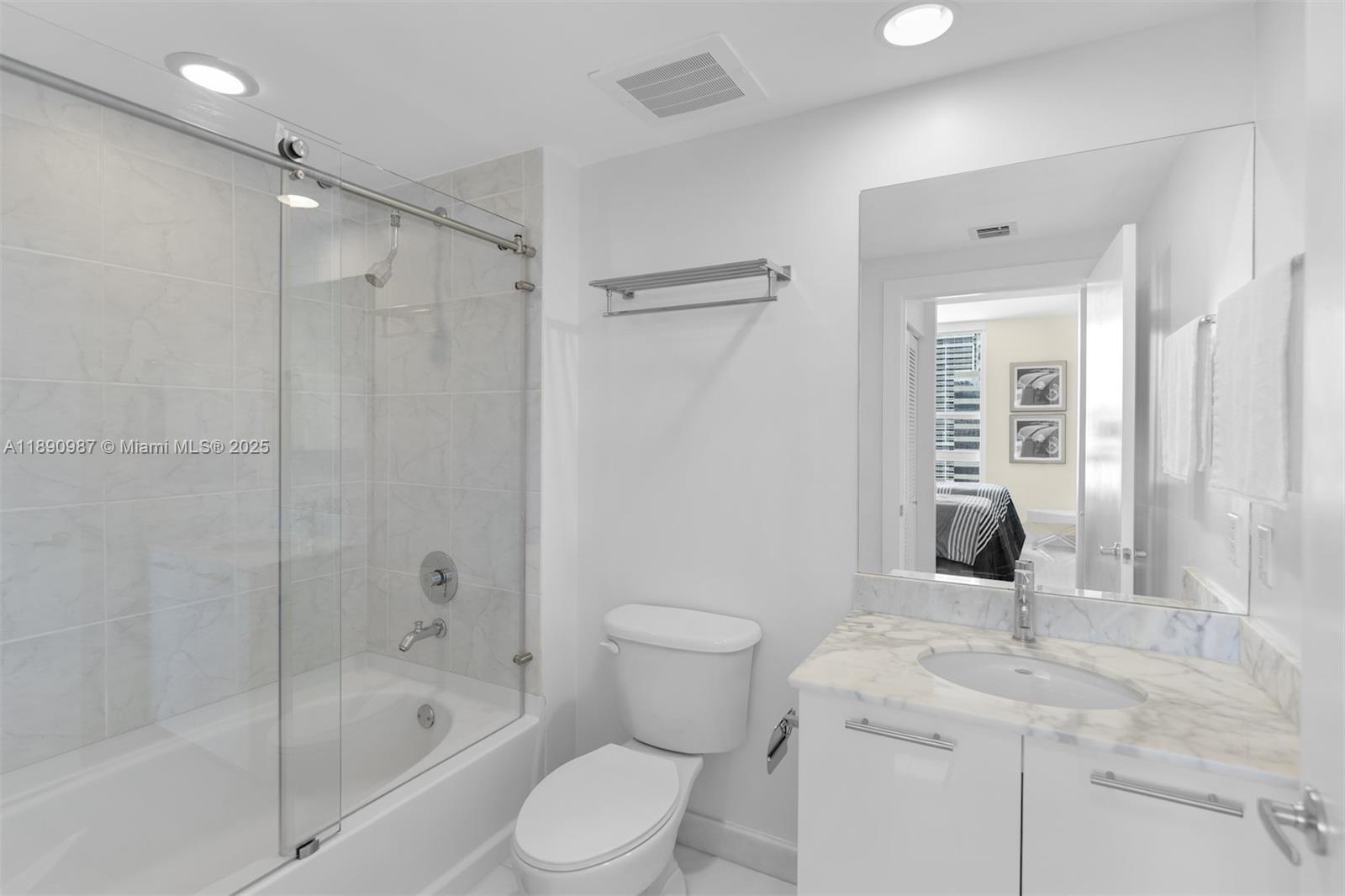 950 Brickell Bay Dr #2606, Miami FL 33131