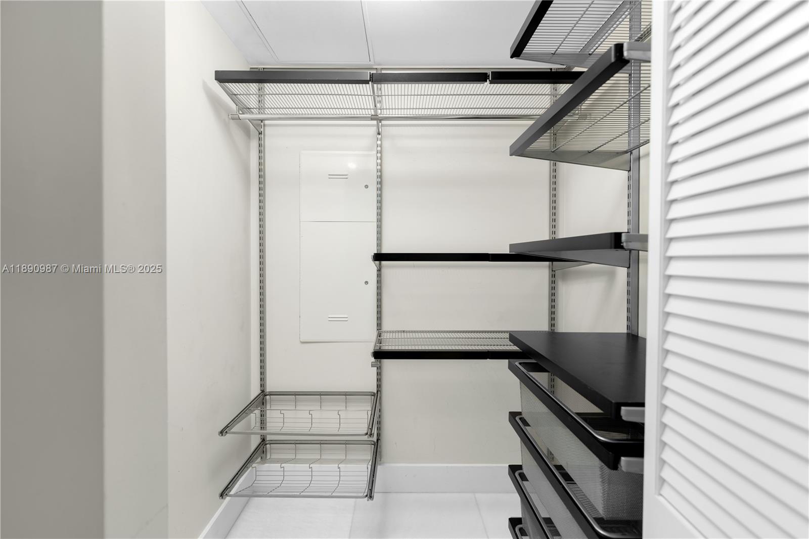 950 Brickell Bay Dr #2606, Miami FL 33131