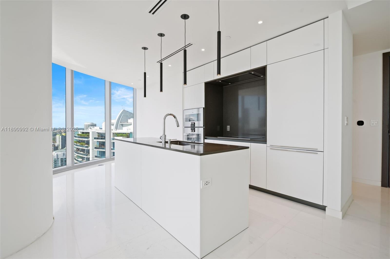 300 Biscayne Boulevard Way #5207W, Miami FL 33131