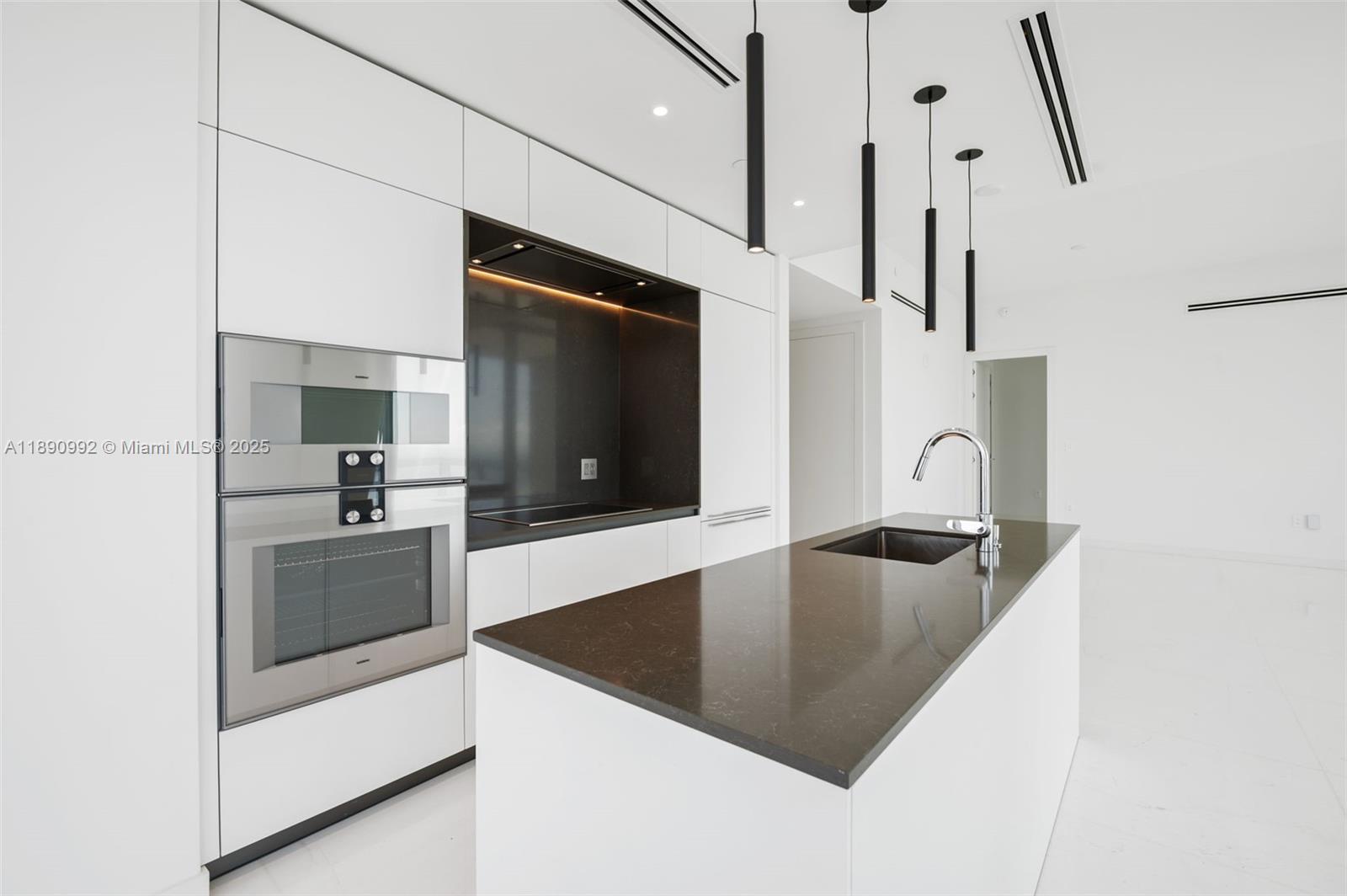 300 Biscayne Boulevard Way #5207W, Miami FL 33131