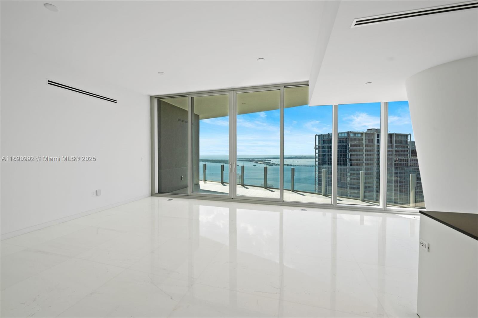 300 Biscayne Boulevard Way #5207W, Miami FL 33131