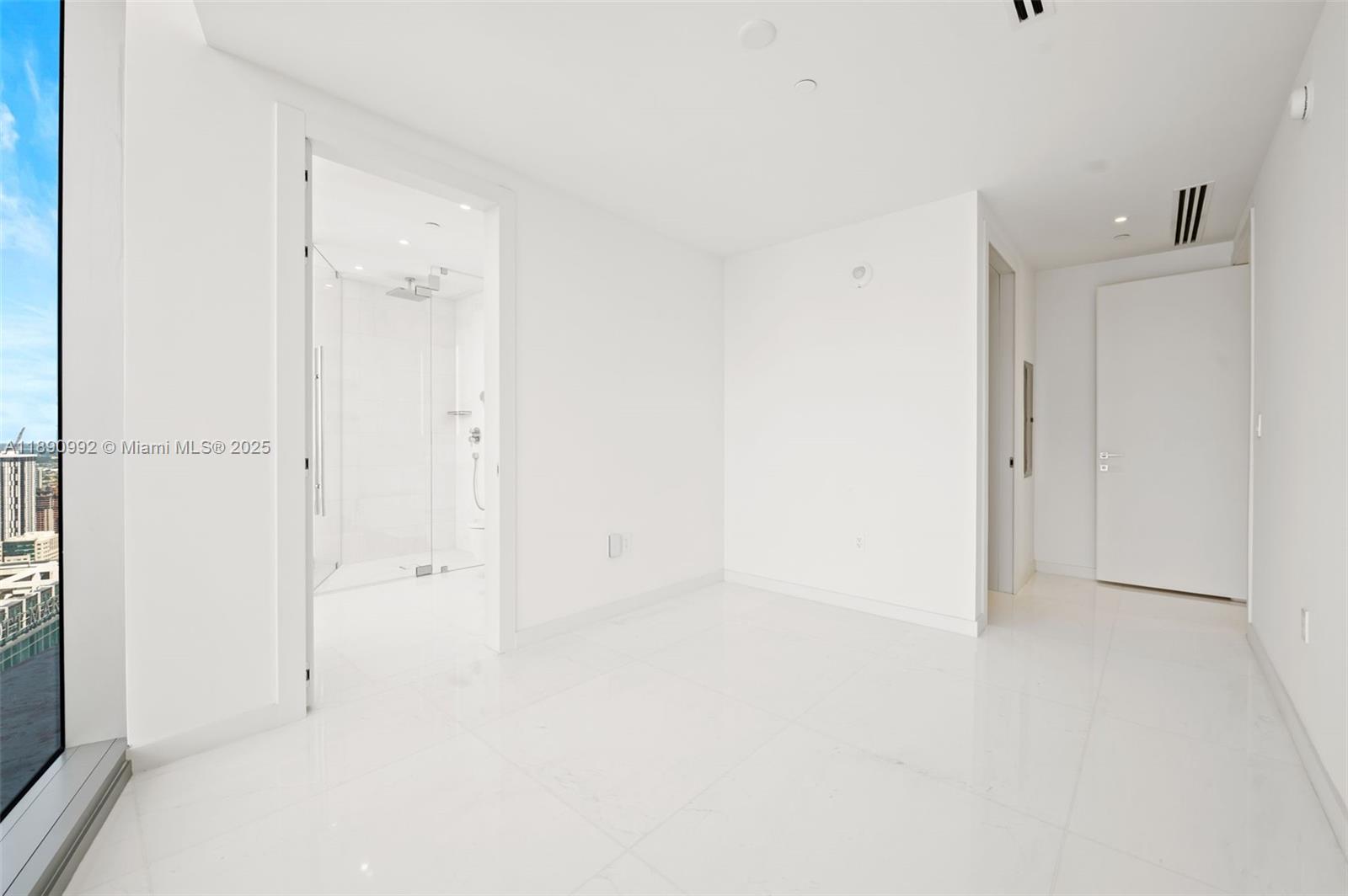 300 Biscayne Boulevard Way #5207W, Miami FL 33131