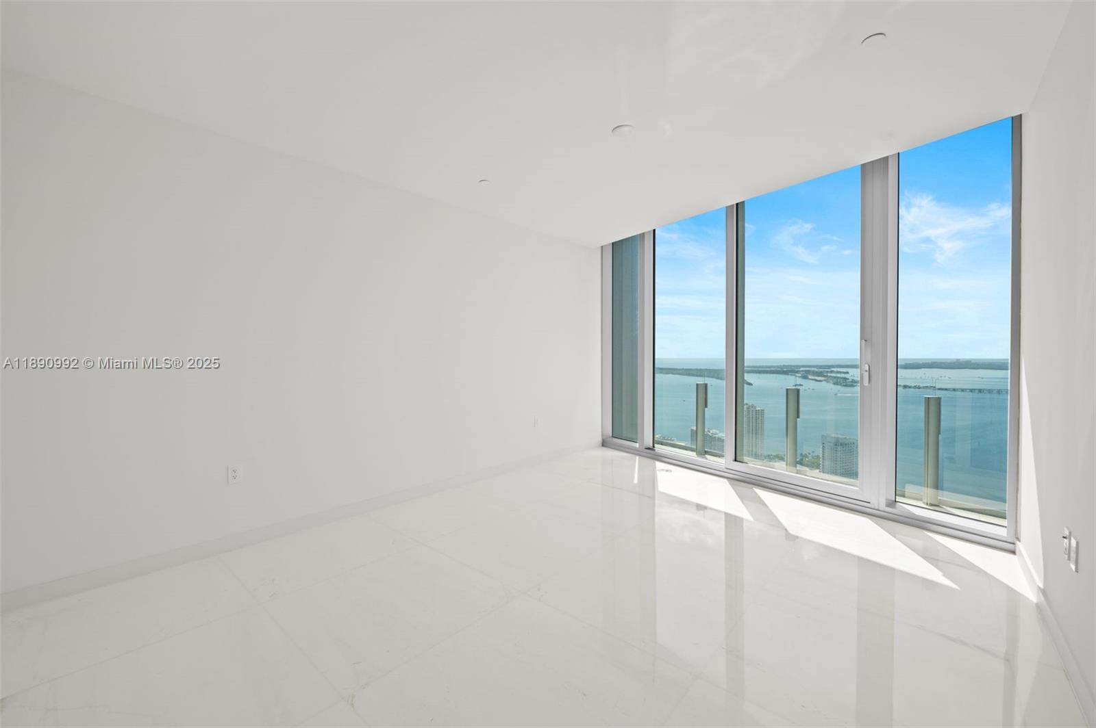 300 Biscayne Boulevard Way #5207W, Miami FL 33131