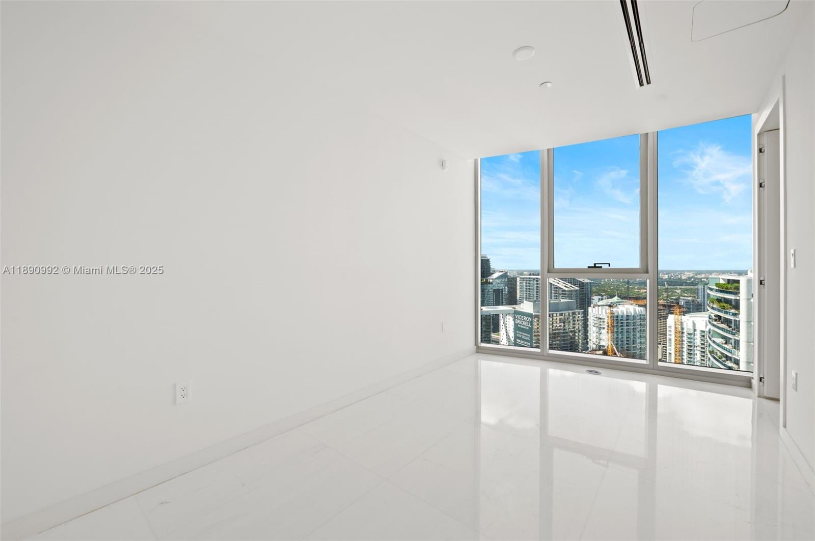 300 Biscayne Boulevard Way #5207W, Miami FL 33131