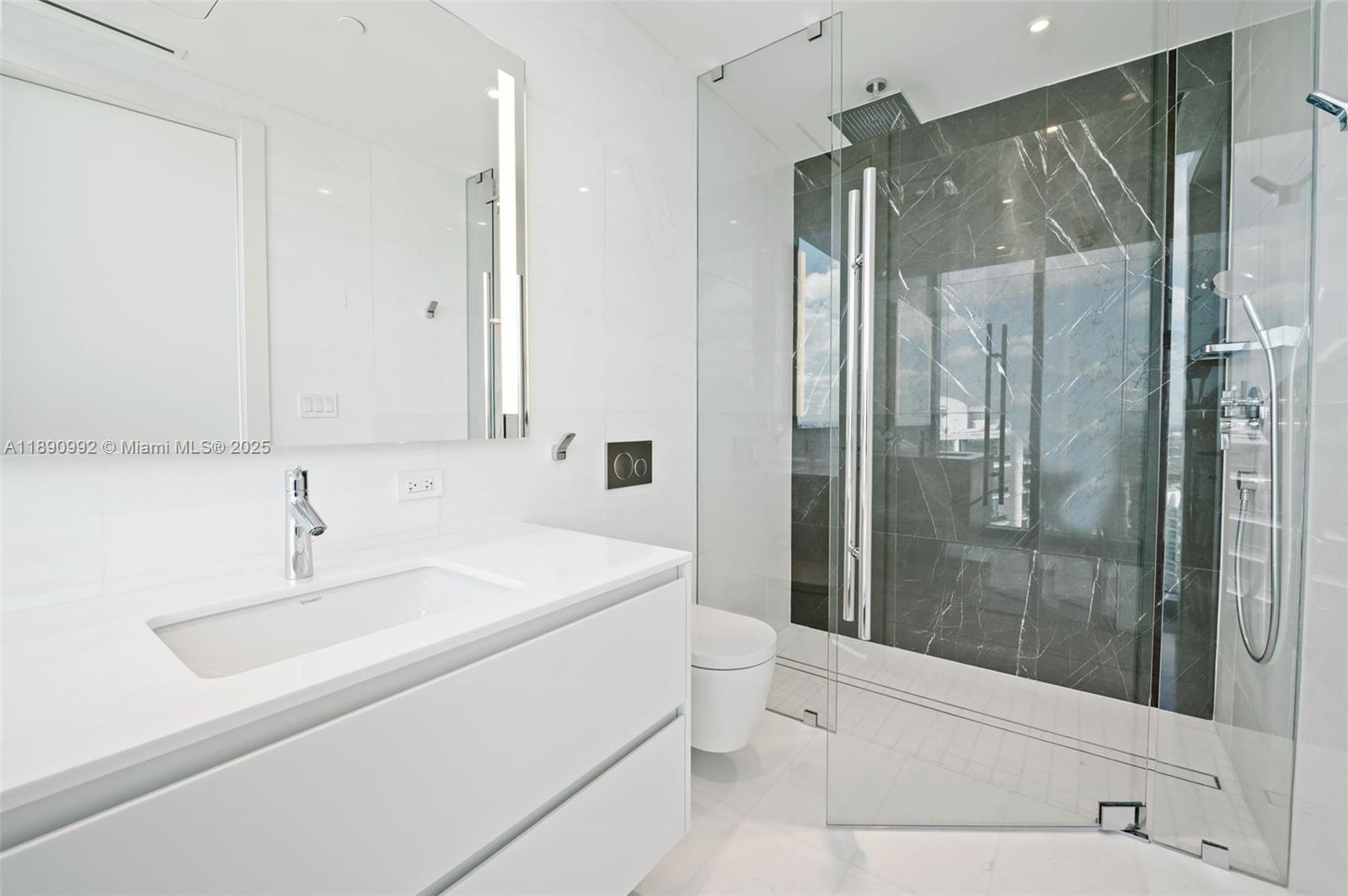 300 Biscayne Boulevard Way #5207W, Miami FL 33131