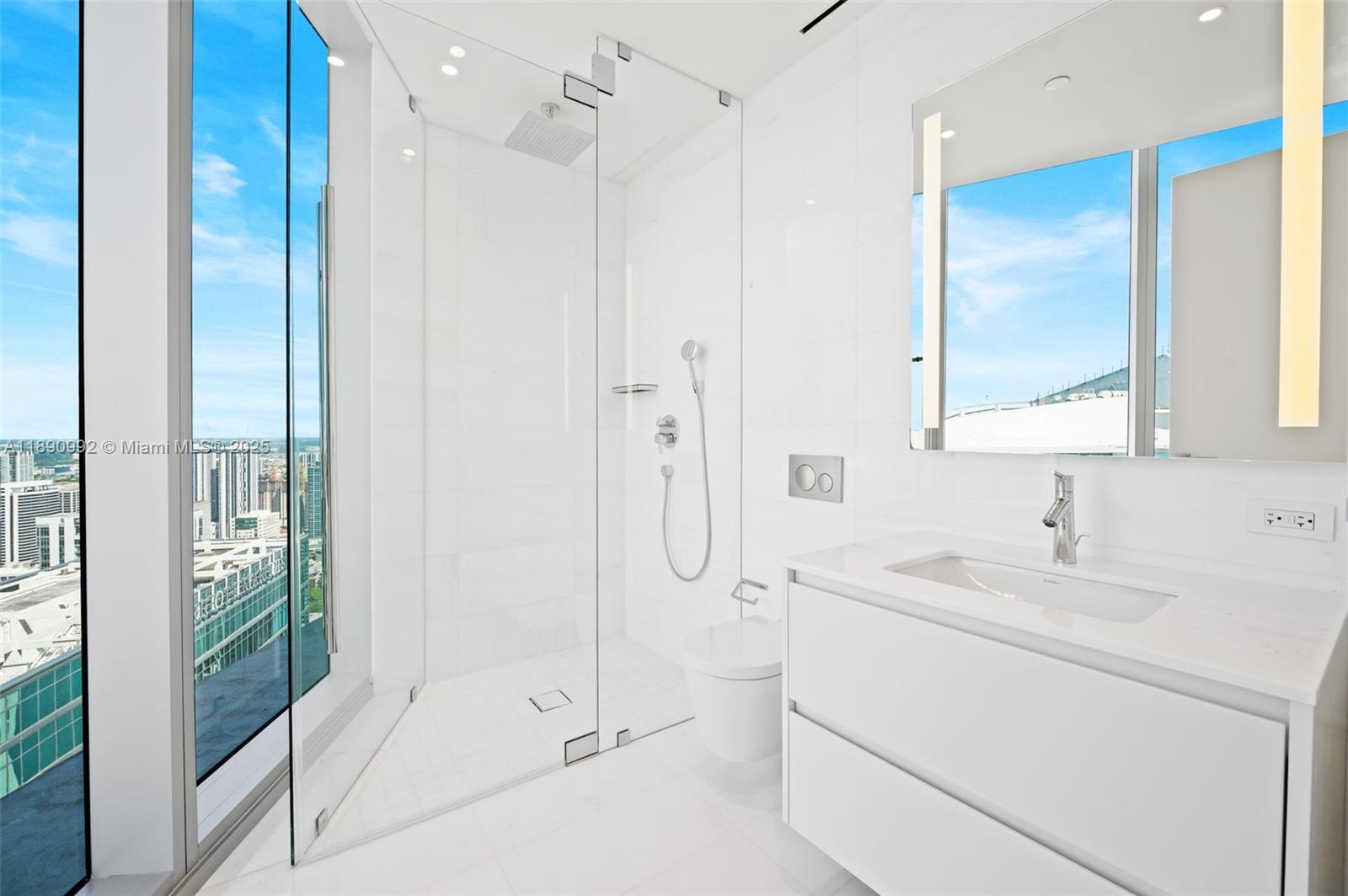 300 Biscayne Boulevard Way #5207W, Miami FL 33131