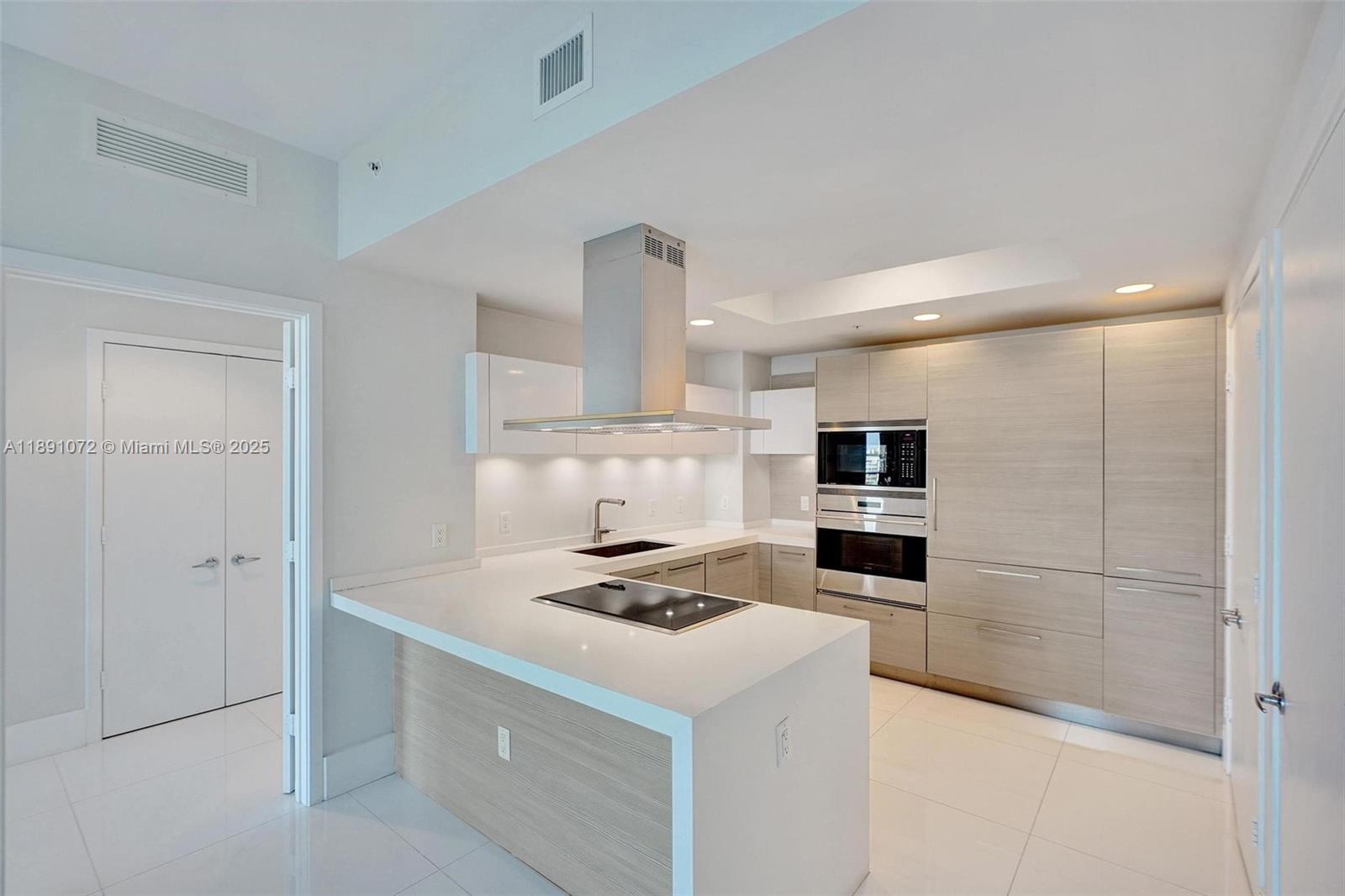 17301 Biscayne Blvd #708, North Miami Beach FL 33160