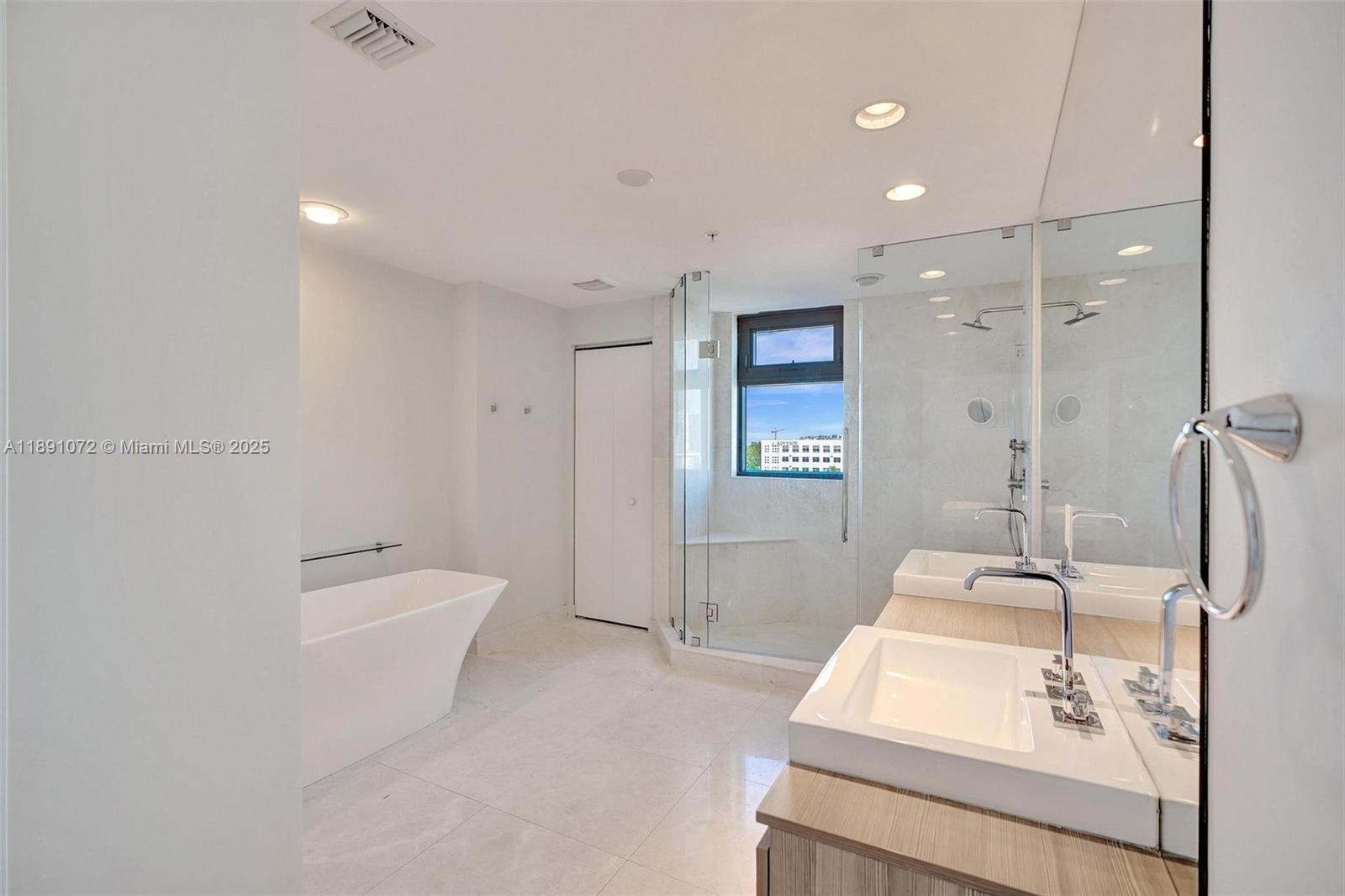 17301 Biscayne Blvd #708, North Miami Beach FL 33160