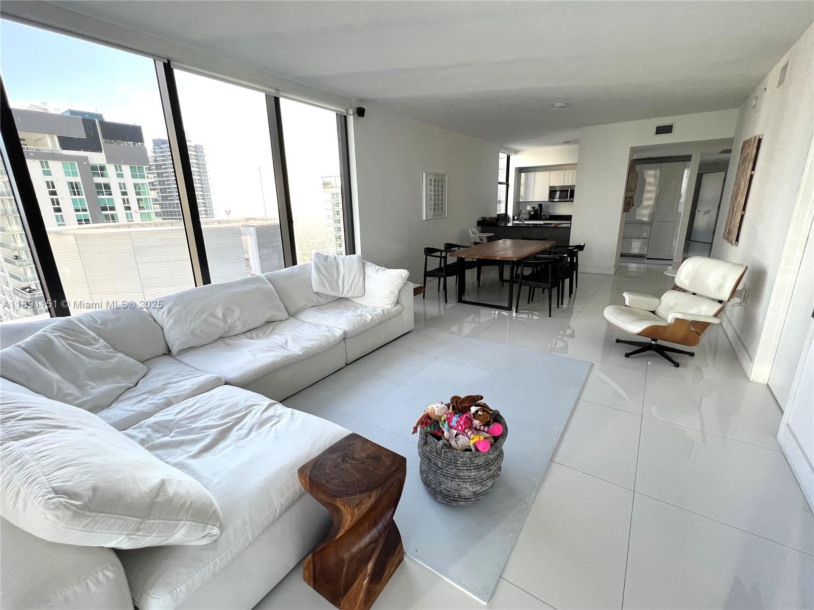 1010 Brickell Ave #4205, Miami FL 33131