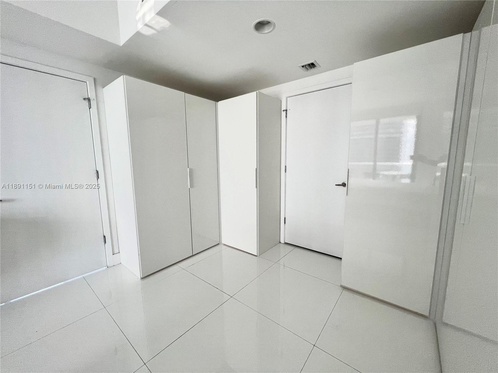 1010 Brickell Ave #4205, Miami FL 33131