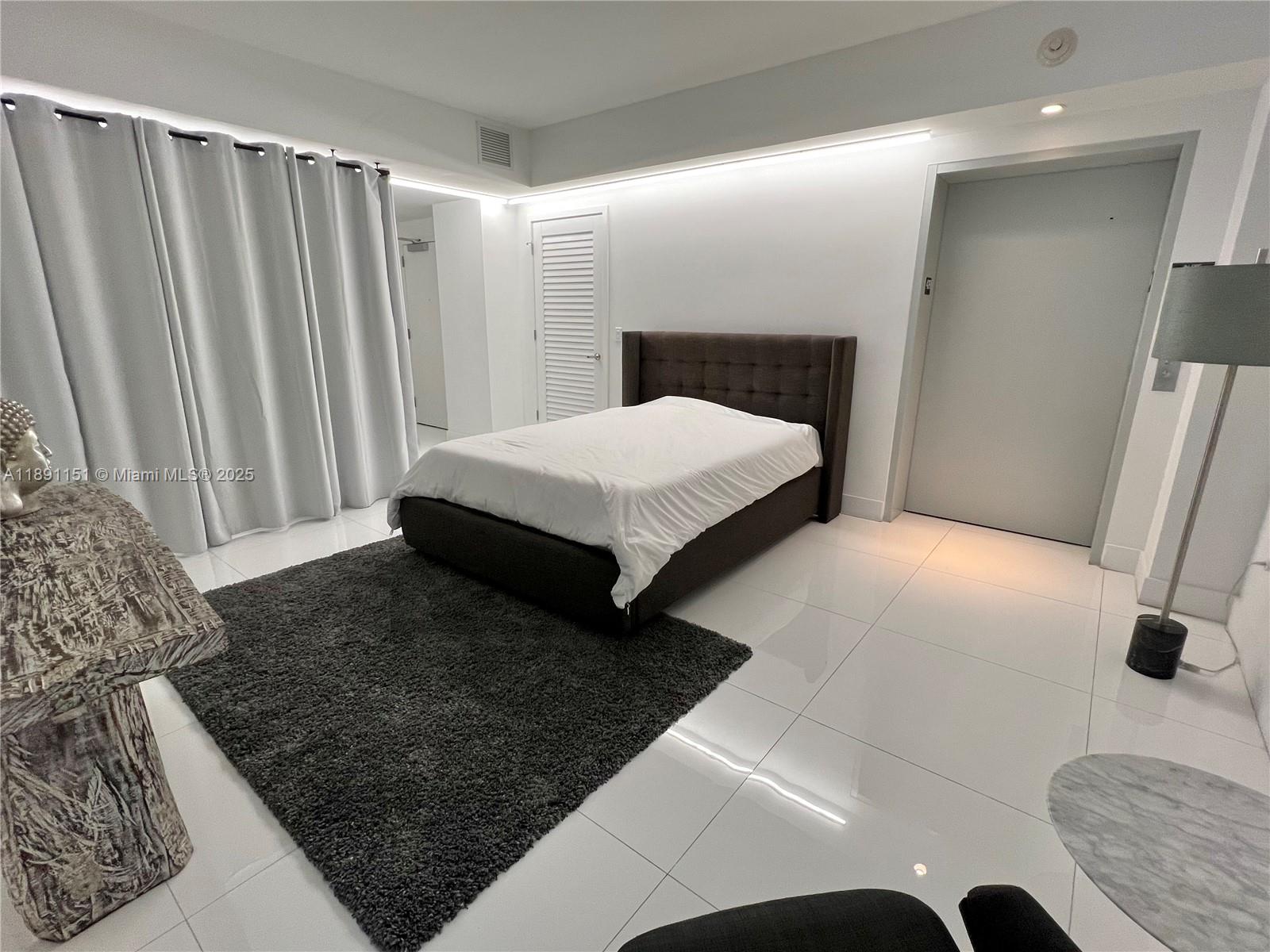 1010 Brickell Ave #4205, Miami FL 33131