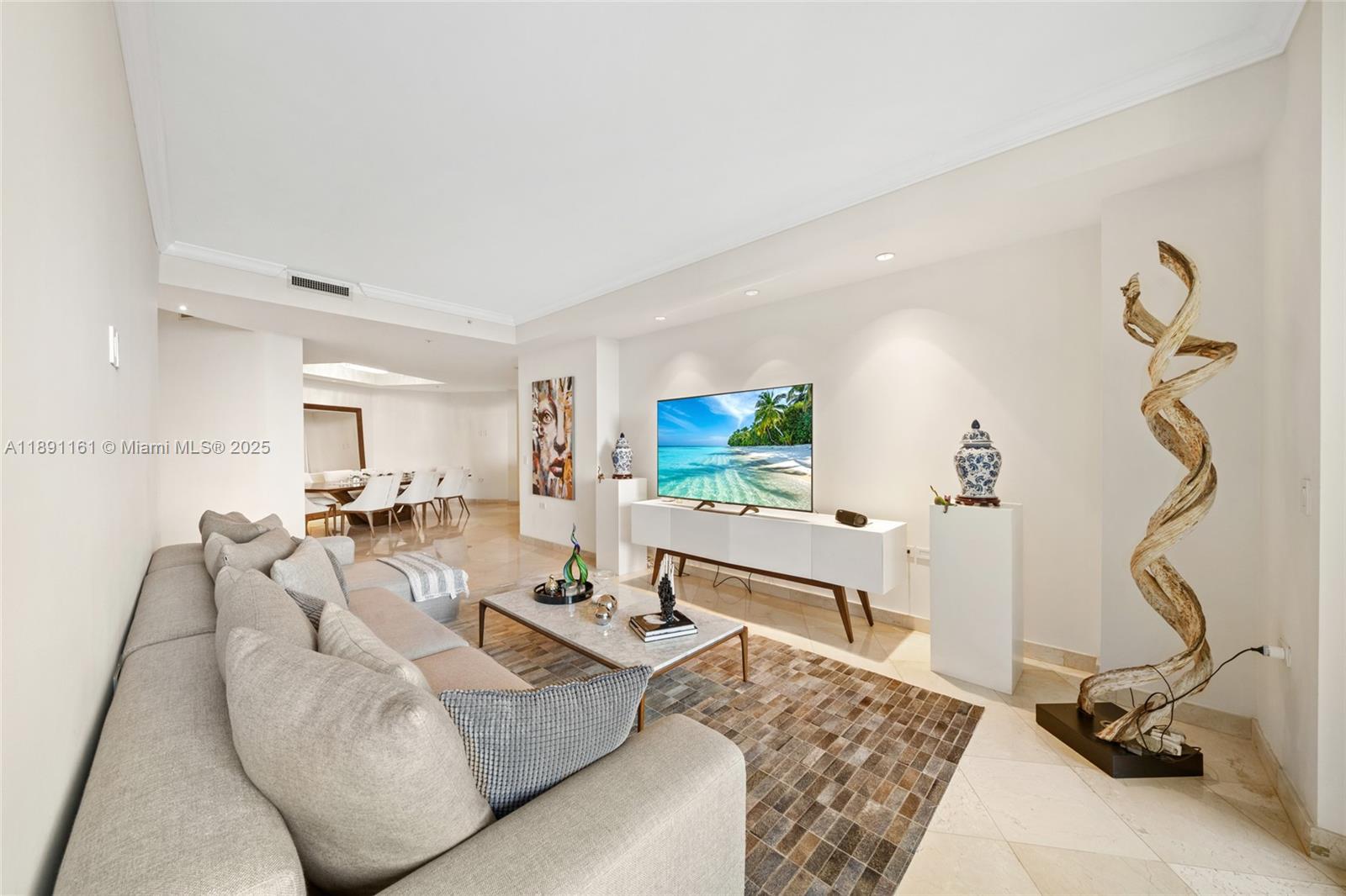 848 Brickell Key Dr #201, Miami FL 33131