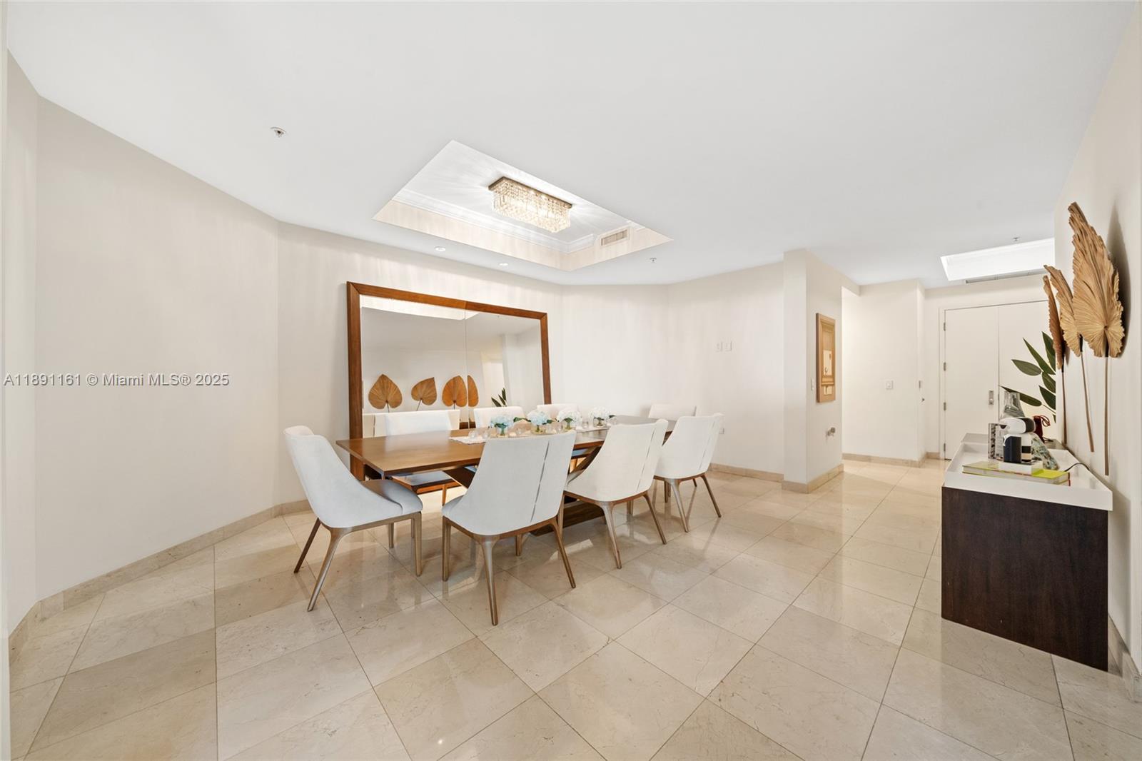 848 Brickell Key Dr #201, Miami FL 33131