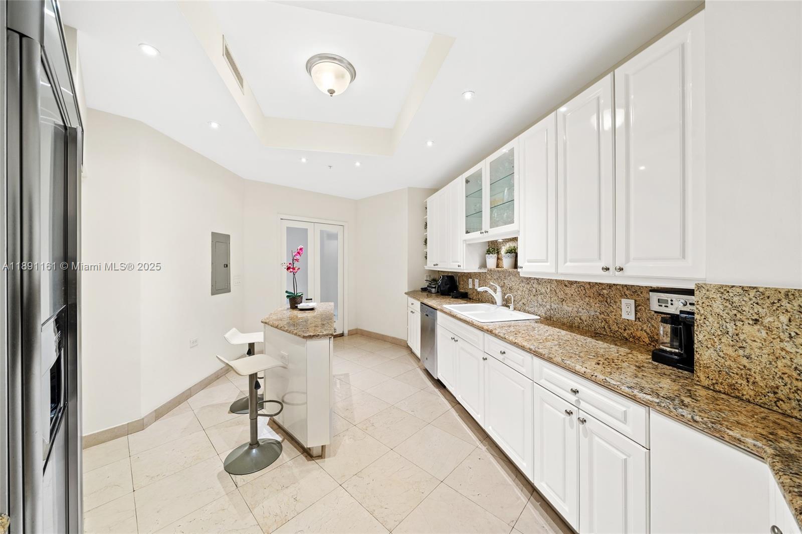 848 Brickell Key Dr #201, Miami FL 33131